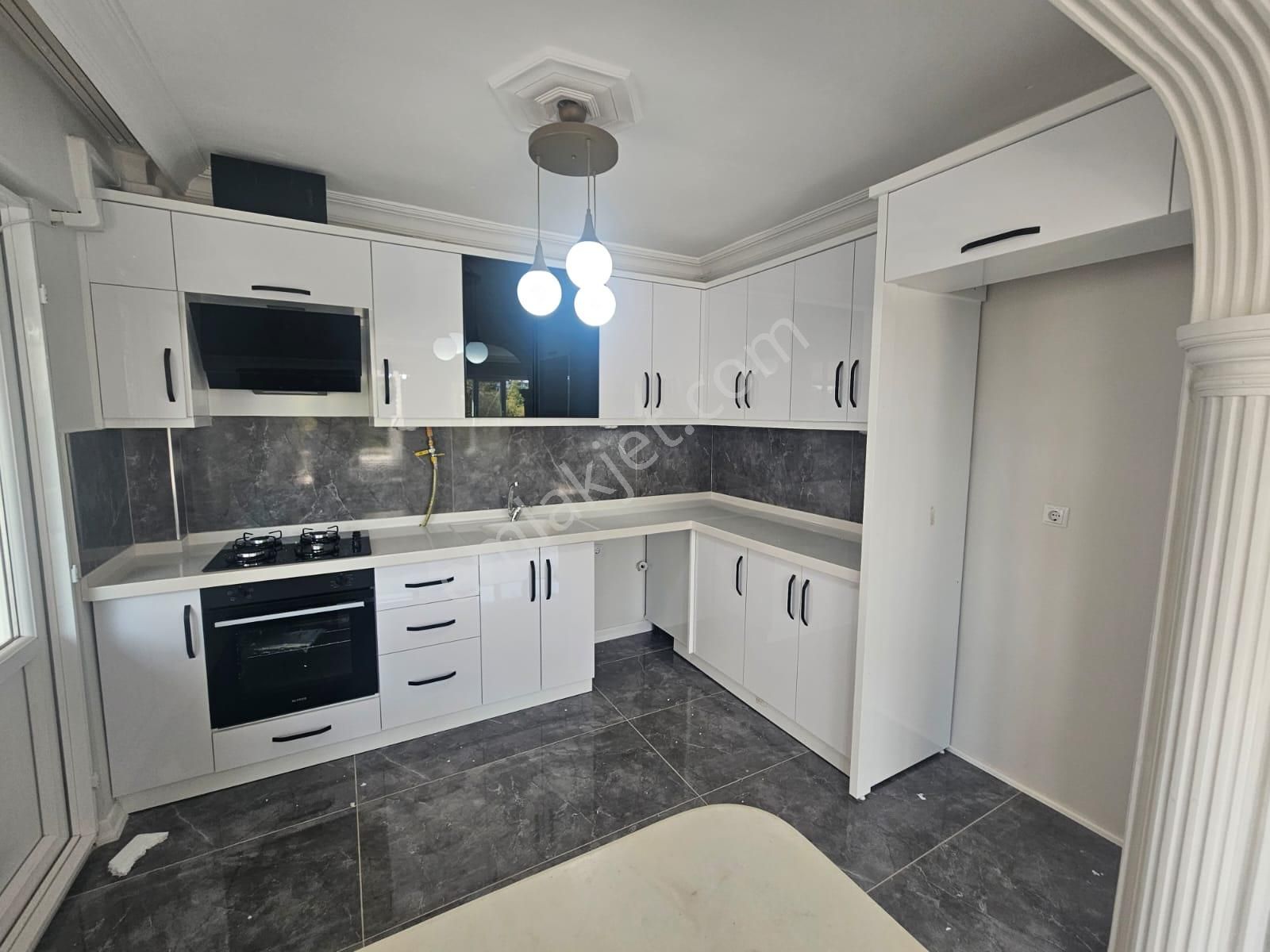 Cantan Emlaktan Akcay İkizcay'da Full Yapılı Geniş Balkonlu Yeşil Alan Cepheli - Görsel 3