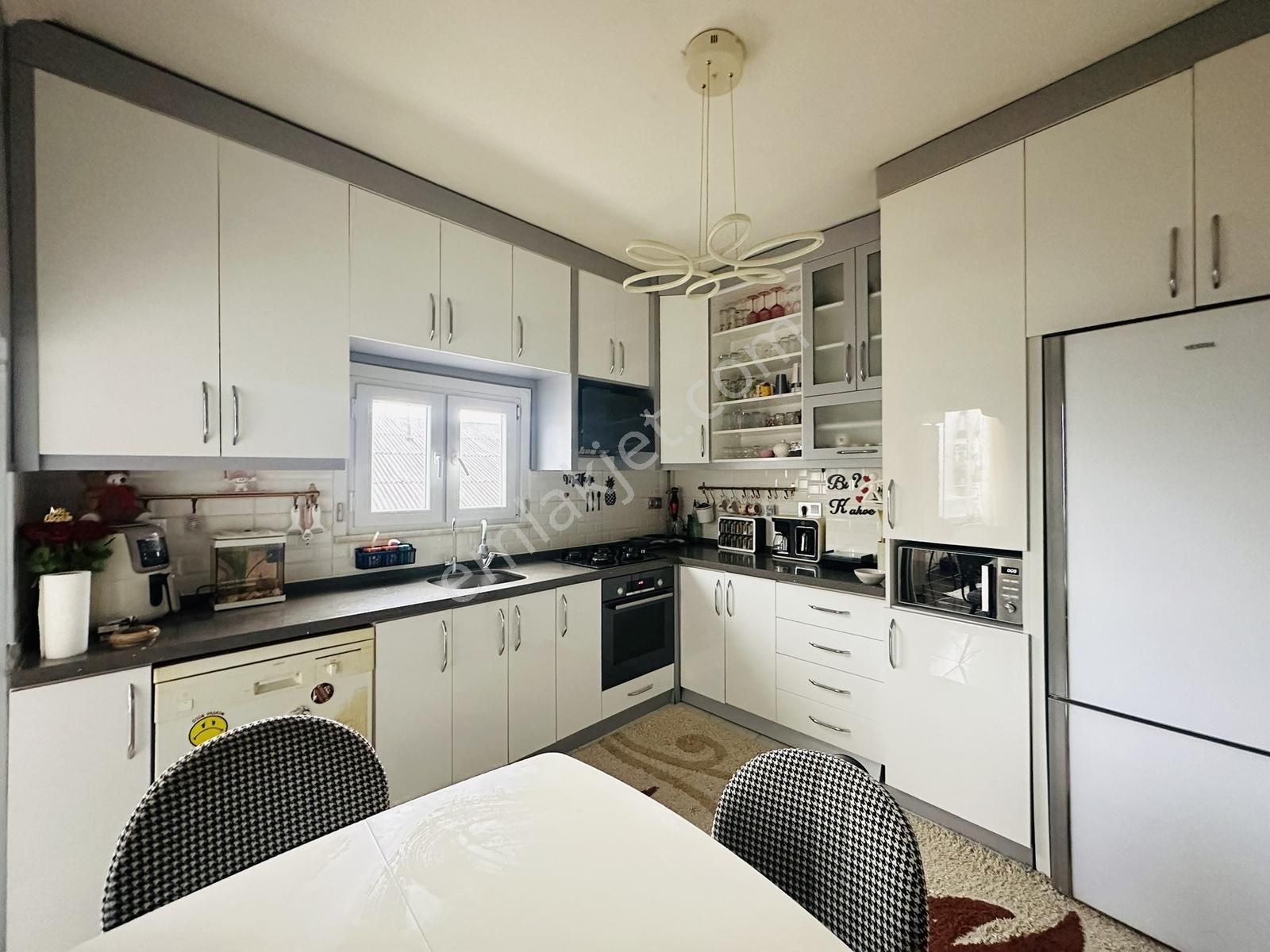 Karadeniz Mahallesi'nde Komple Tadilatlı 2+1 85 M² Satılık Daire - Görsel 17