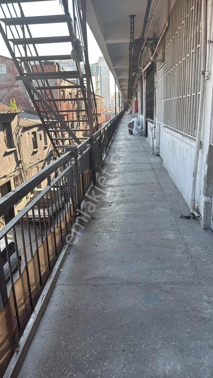 Re/max Live Neşe Eroğlu Dan Akman Sanayi De 183 M2 Atölye - Görsel 4