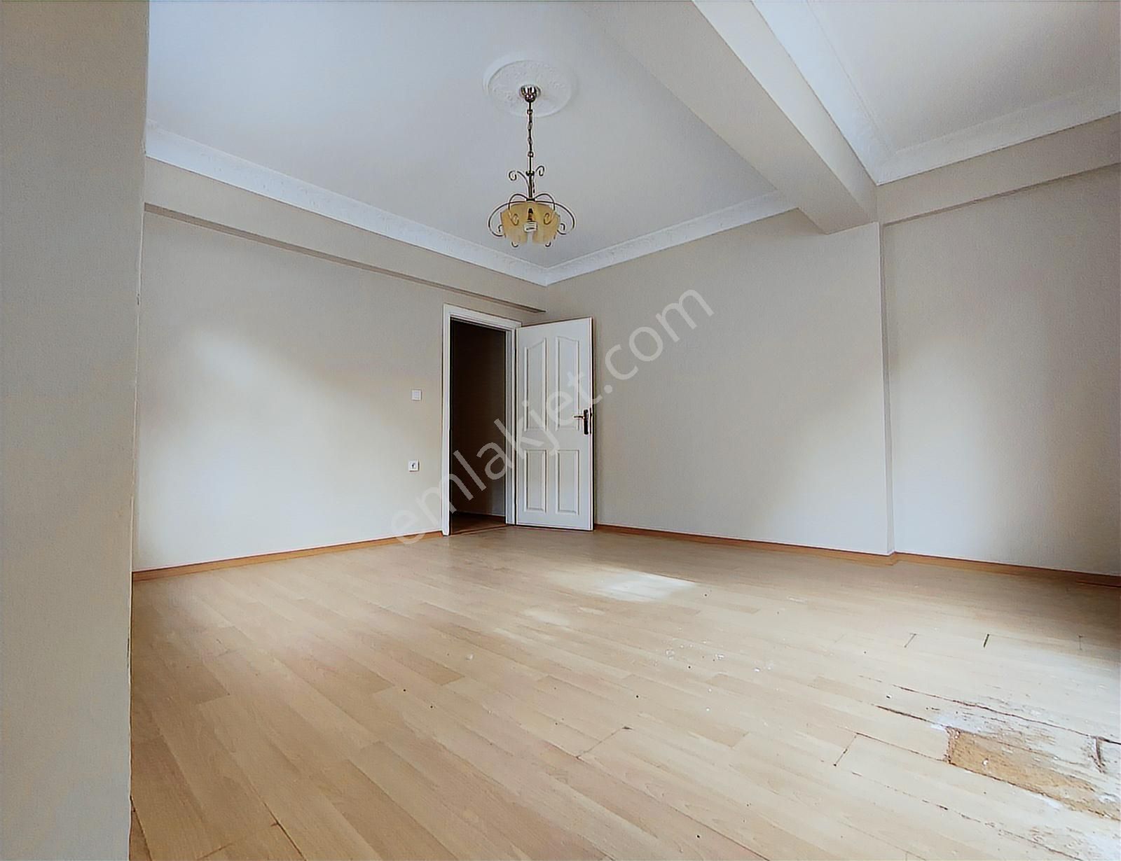 Eyüp Sultan Rami Yeni Mahalle'de 2,5+1 Bahçe Katı Kiralık Daire - Görsel 3