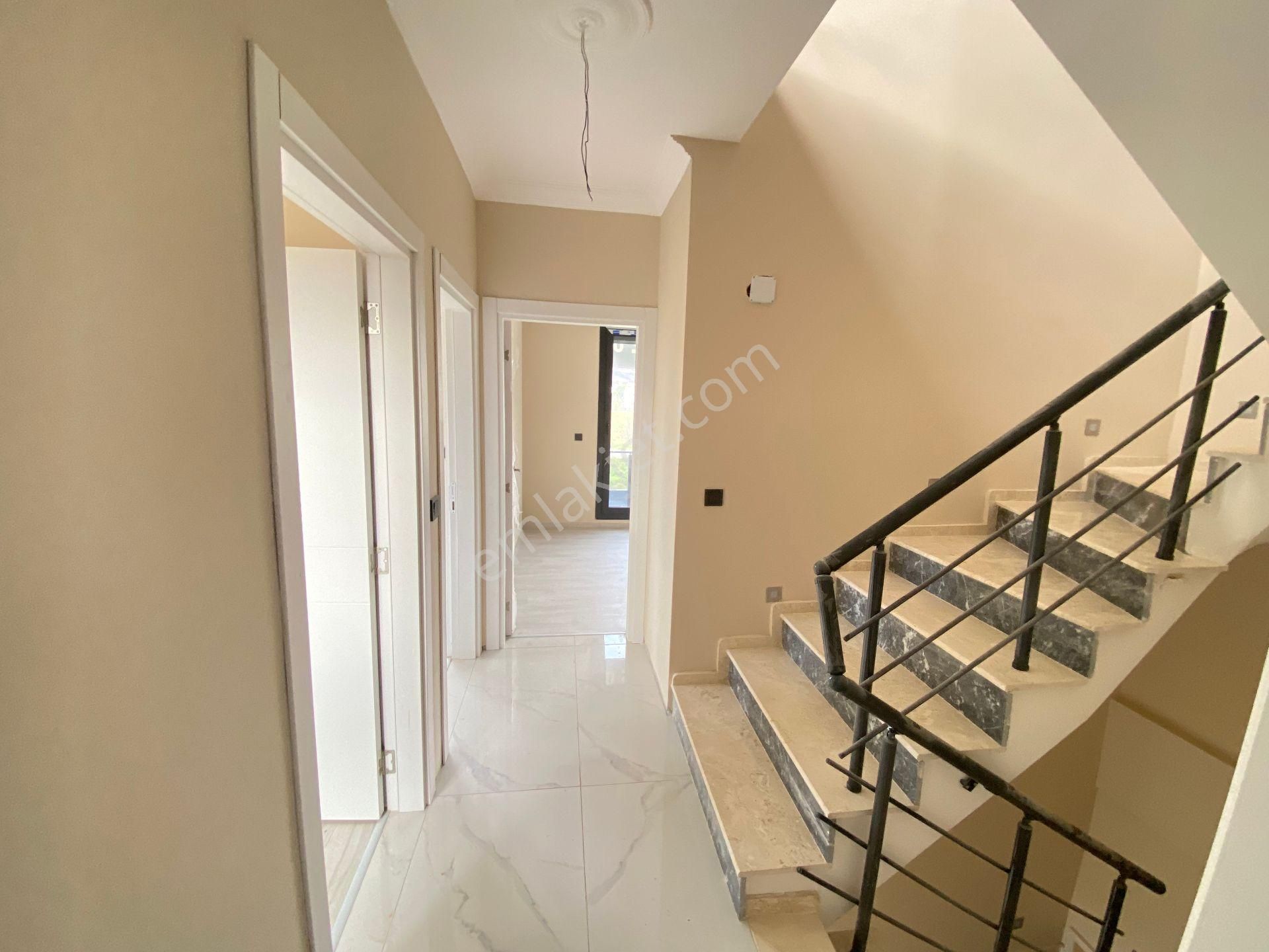 Seferihisar Cumhuriyet’te Denize Yakın, Modern Tasarımlı Köşe 3+1 Villa! - Görsel 13