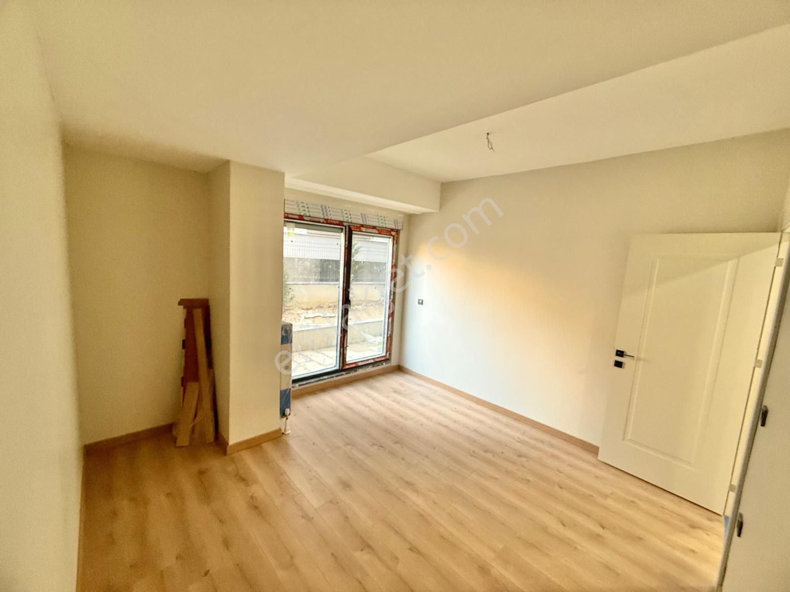 Dikilitaşta Bahçe Kullanım Alanlı Ön Cephe Satılık 1+1 Aire - Görsel 2