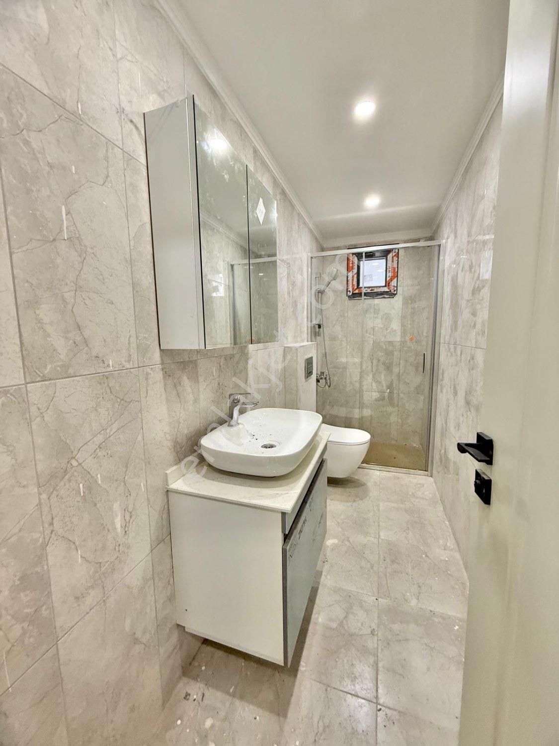 Dikilitaşta Bahçe Kullanım Alanlı Ön Cephe Satılık 1+1 Aire - Görsel 25