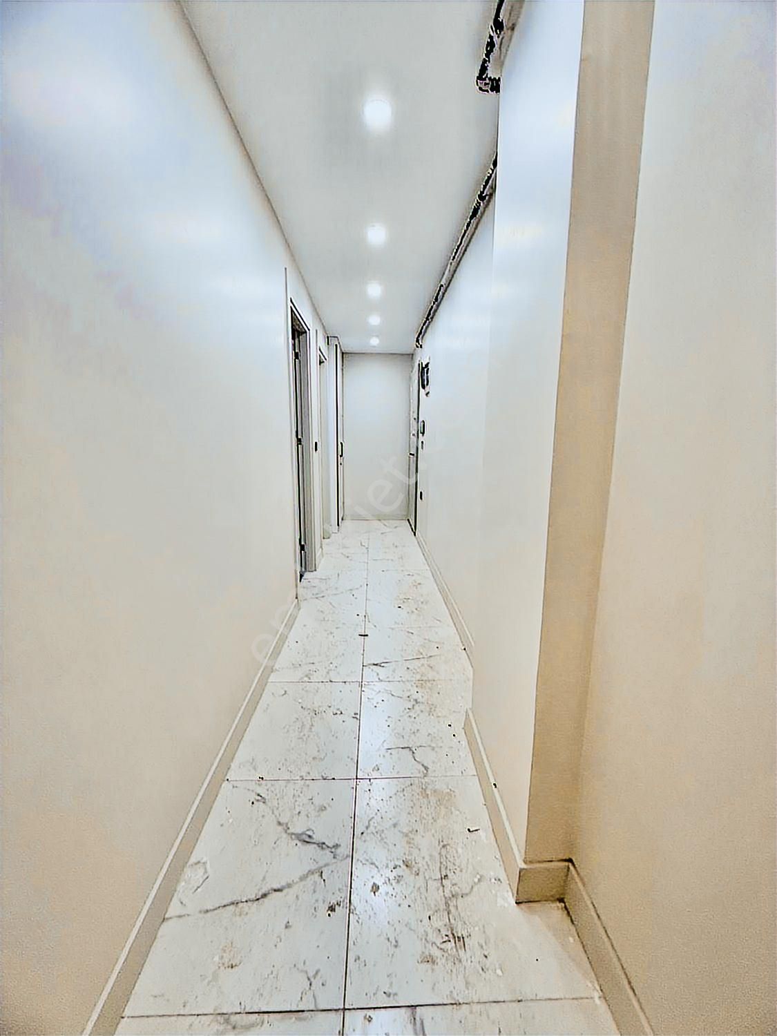 Dikilitaşta Bahçe Kullanım Alanlı Ön Cephe Satılık 1+1 Aire - Görsel 15