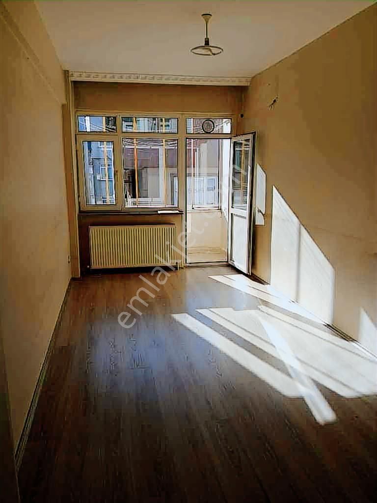Şemsipaşa Mahallesi'nde Kiralık Ara Kat Daire.. - Görsel 3