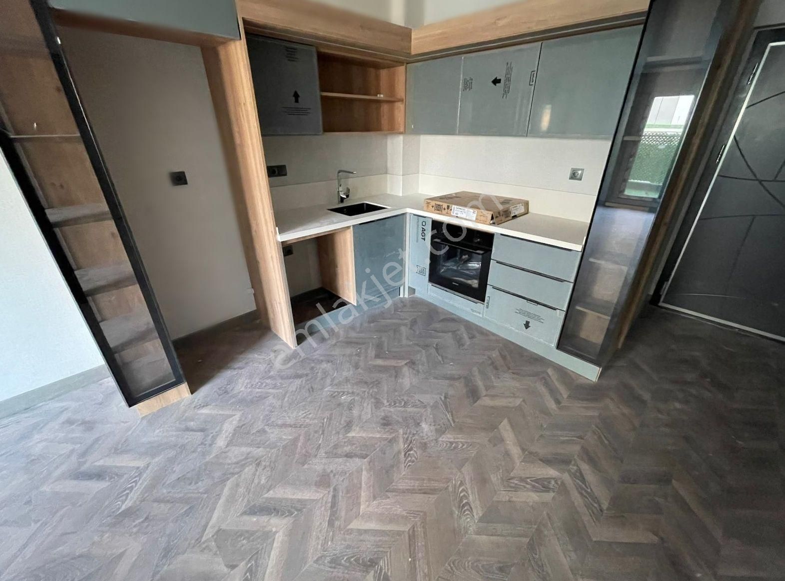 Cumhuriyet Mah. İstanbul Yolu Metrosu Yakını Ap İst Port Sitesi 1,5+1 Kiralık Daire