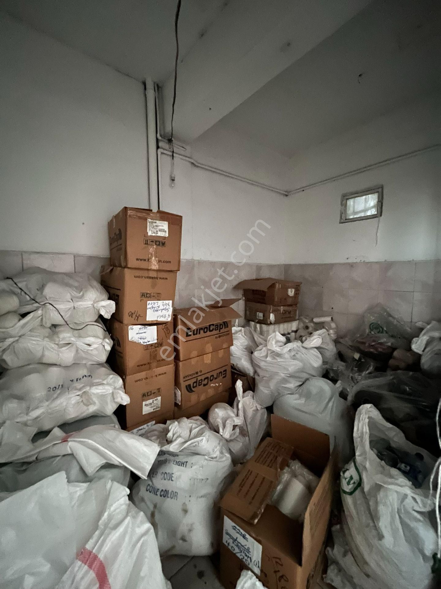 Merhaba Emlak'tan Gümüşsuyu Sanayi Sitesi'nde Kiralık Dükkan