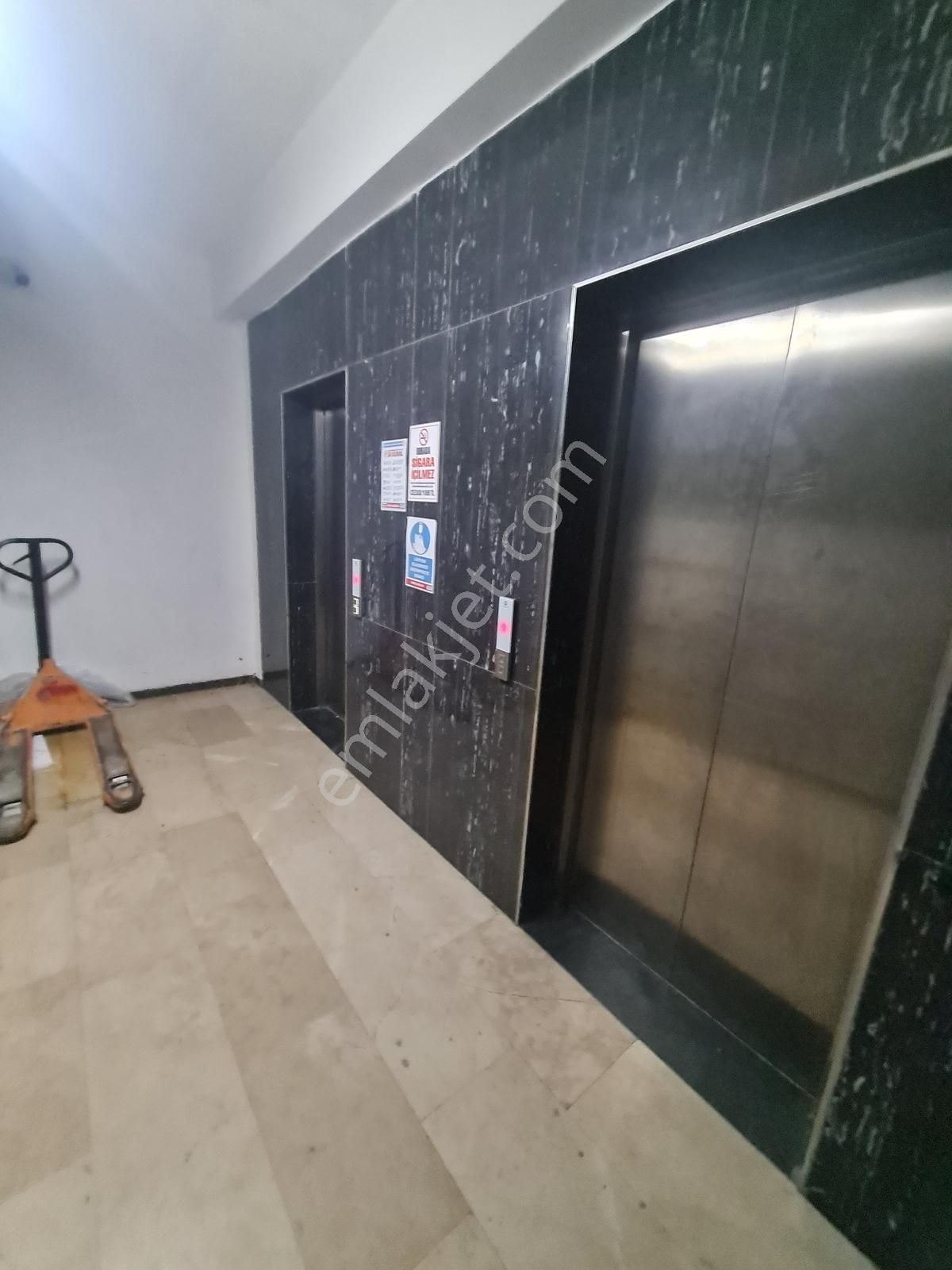 Remax Live-belediye Karşısı Plaza'da Kiralık 400 M2 Tam Kat - Görsel 14