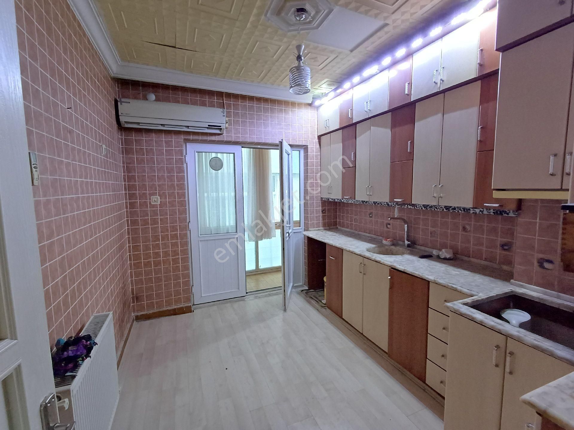 Gazi Caddesi Cephe 2.kat 2+1 Kat - Görsel 19