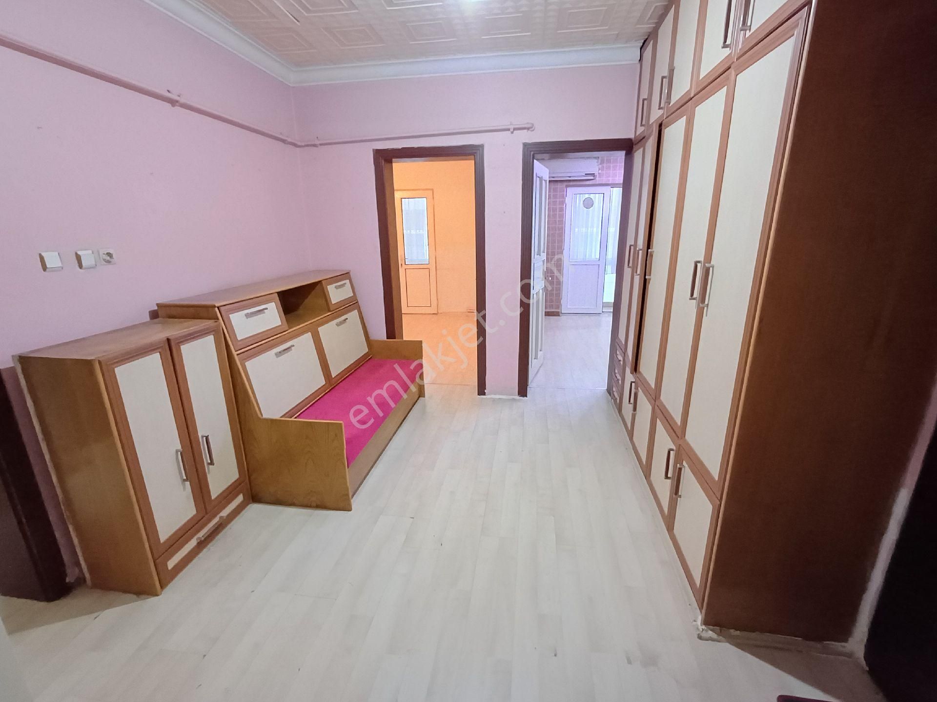 Gazi Caddesi Cephe 2.kat 2+1 Kat - Görsel 14