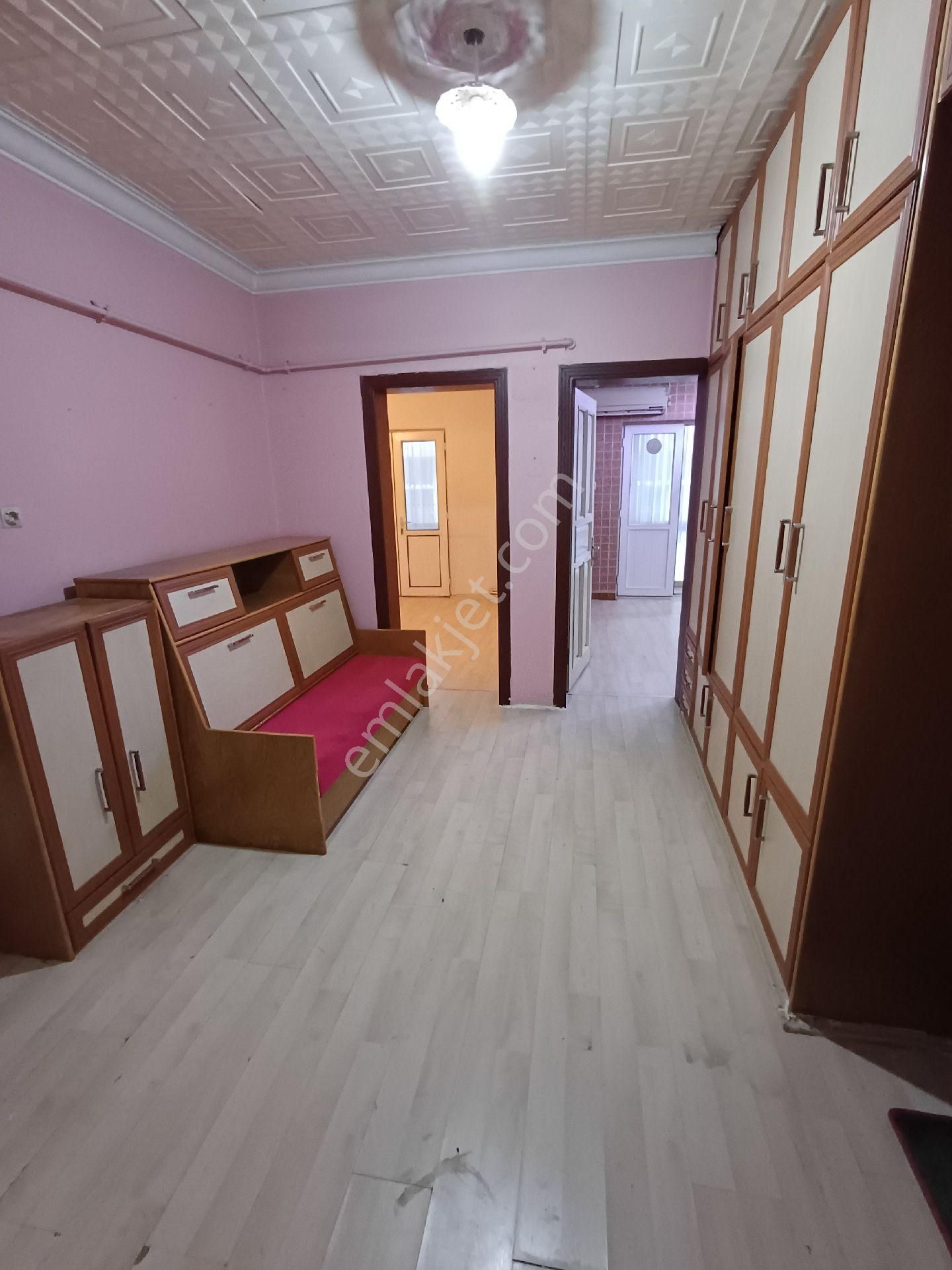 Gazi Caddesi Cephe 2.kat 2+1 Kat - Görsel 8