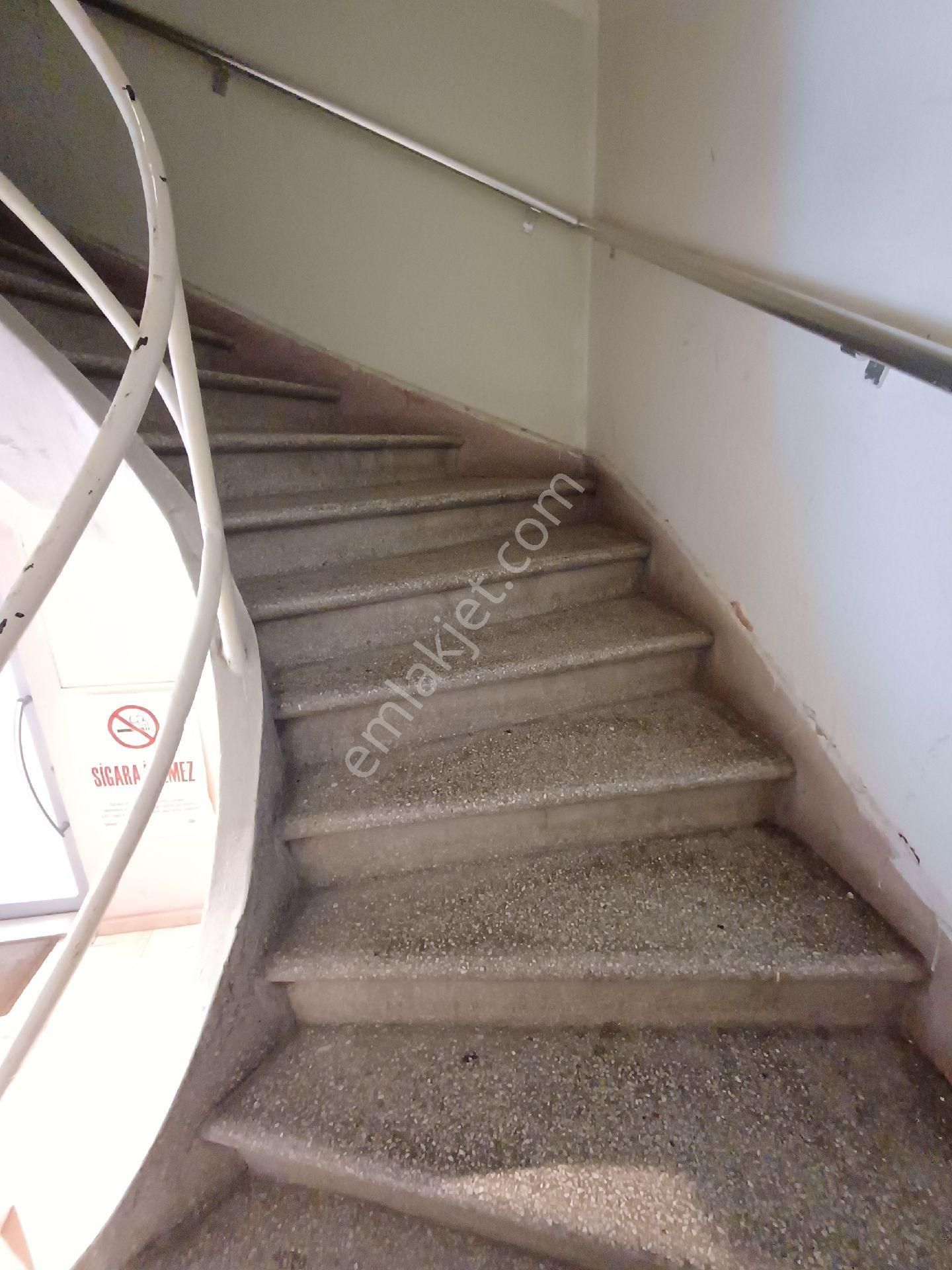 Gazi Caddesi Cephe 2.kat 2+1 Kat - Görsel 12