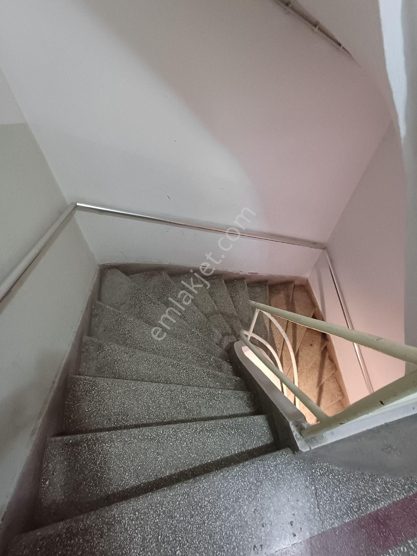 Gazi Caddesi Cephe 2.kat 2+1 Kat - Görsel 13