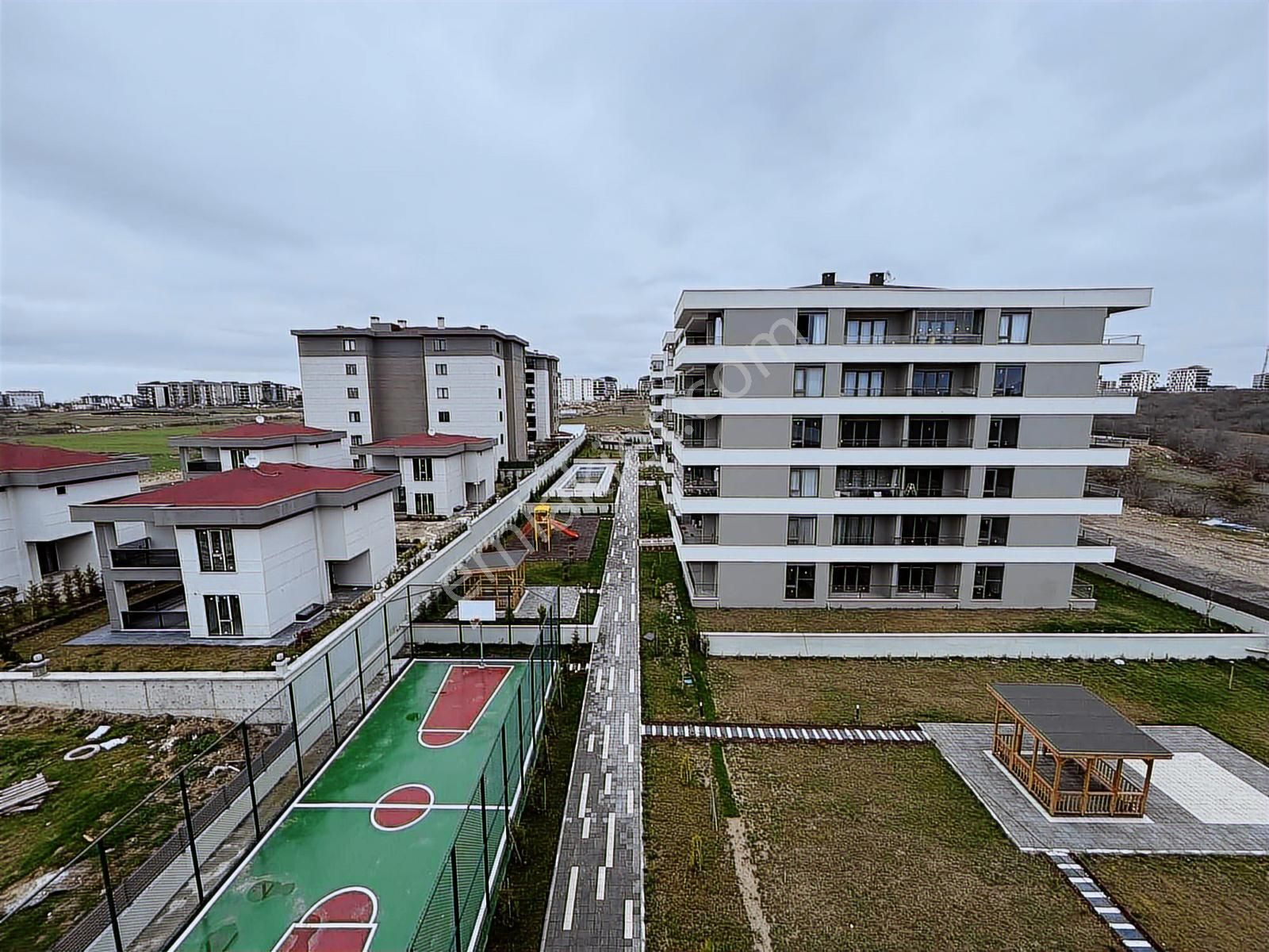 Fa Özbir'den Cumhuriyette Lüx Site İçi Orman Manzaralı Arakat2+1