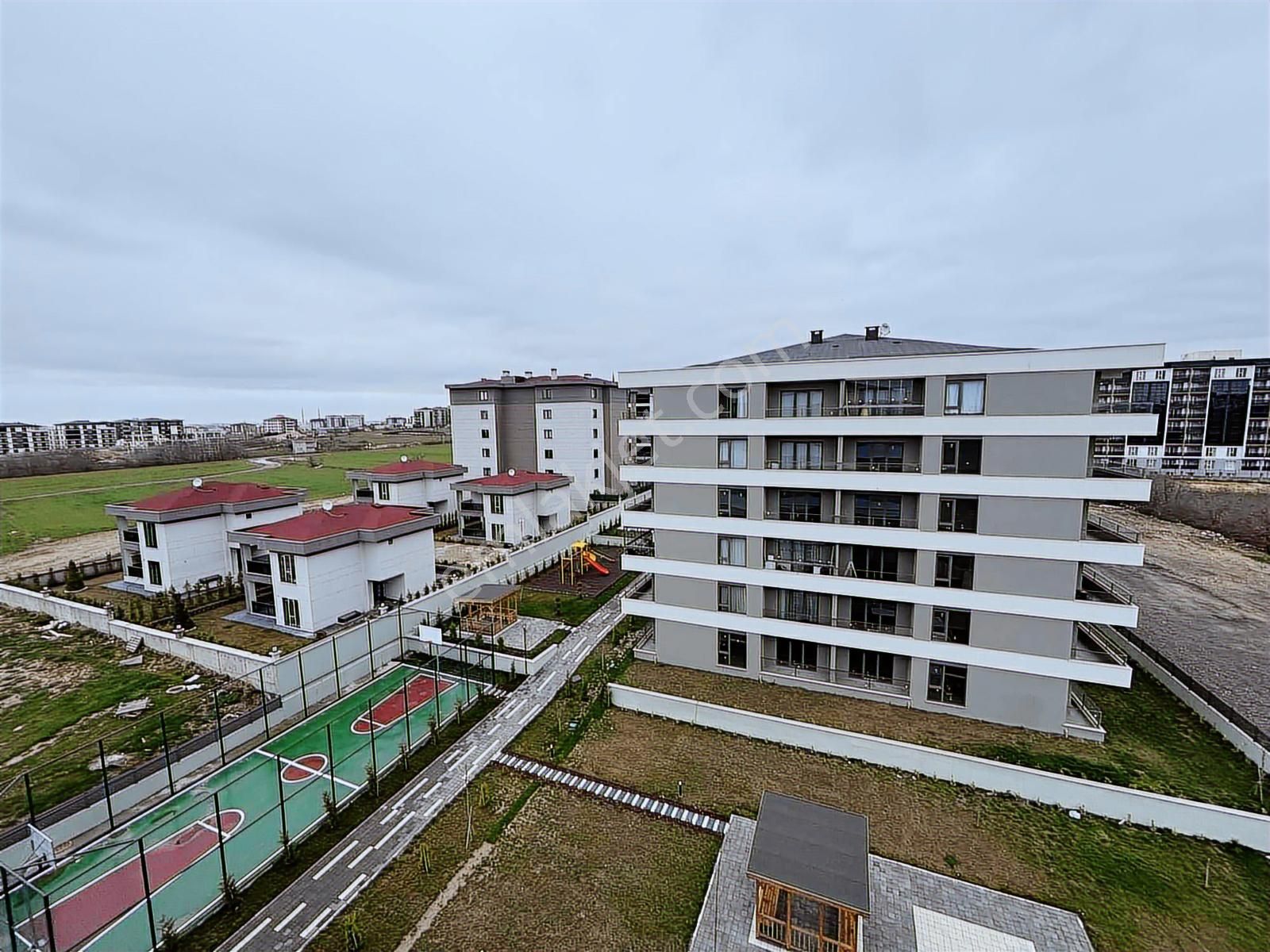 Fa Özbir'den Cumhuriyette Lüx Site İçi Orman Manzaralı Arakat2+1 - Görsel 24