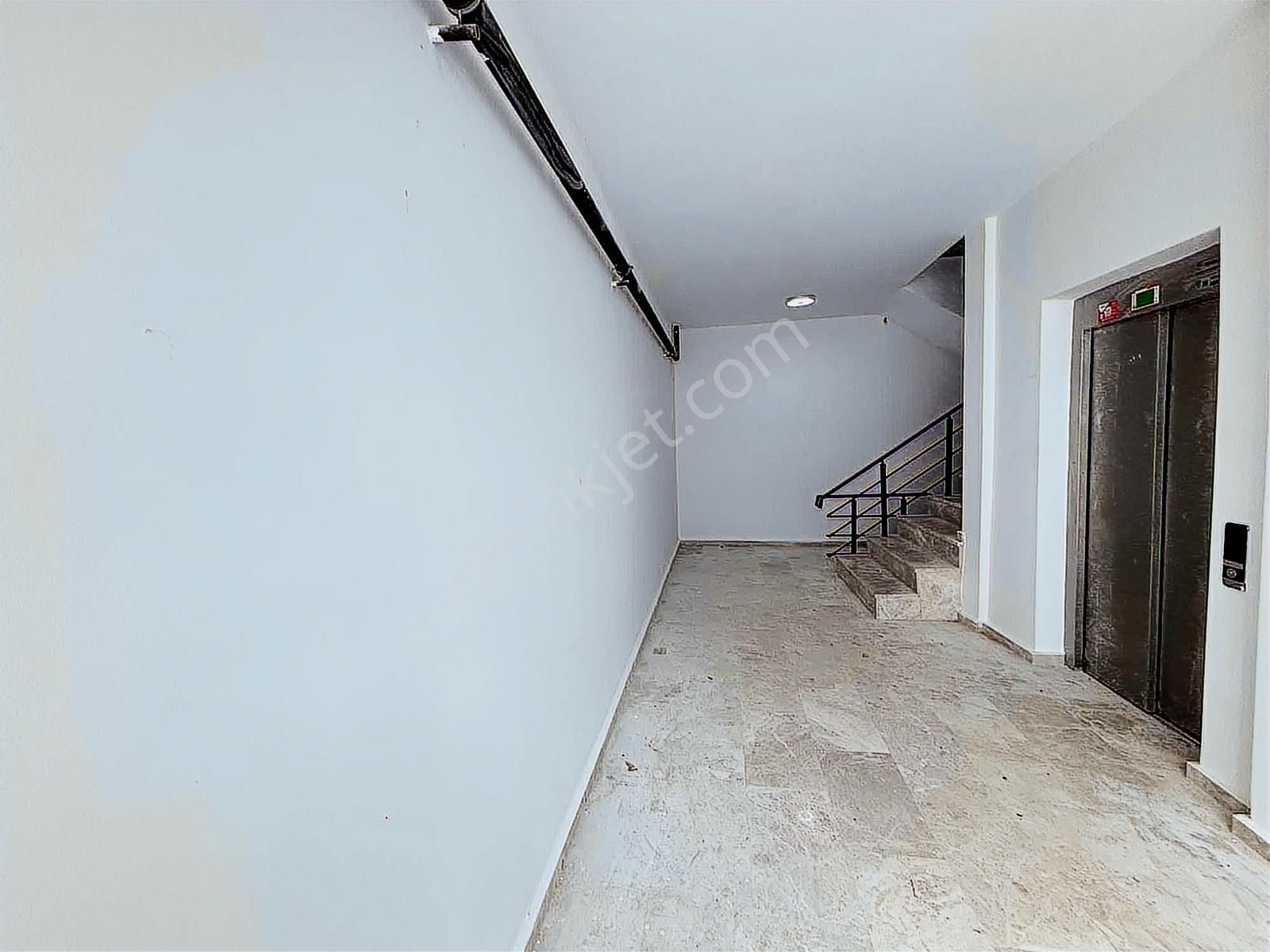 Fa Özbir'den Cumhuriyette Lüx Site İçi Orman Manzaralı Arakat2+1 - Görsel 14