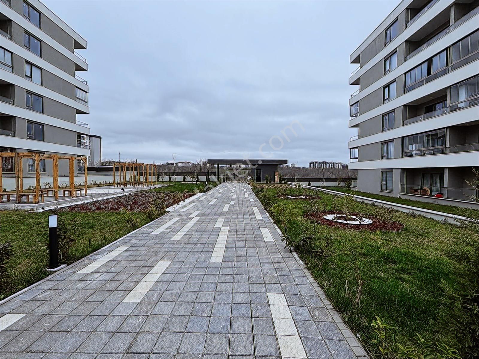 Fa Özbir'den Cumhuriyette Lüx Site İçi Orman Manzaralı Arakat2+1 - Görsel 13