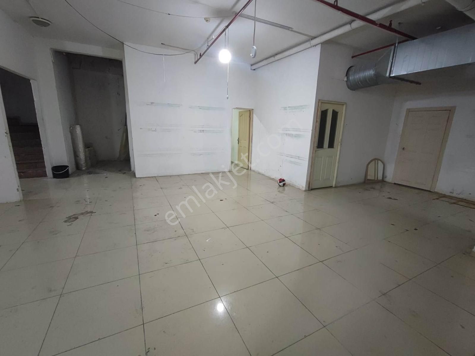 Gazıosmanpaşa Küçükköy De 900 M2 Kıralık Depo - Görsel 8