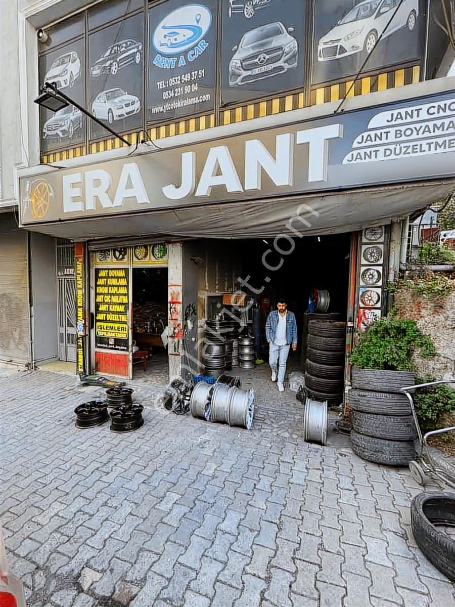 Gazıosmanpaşa'da Köşe Başında Satılık Dükkan