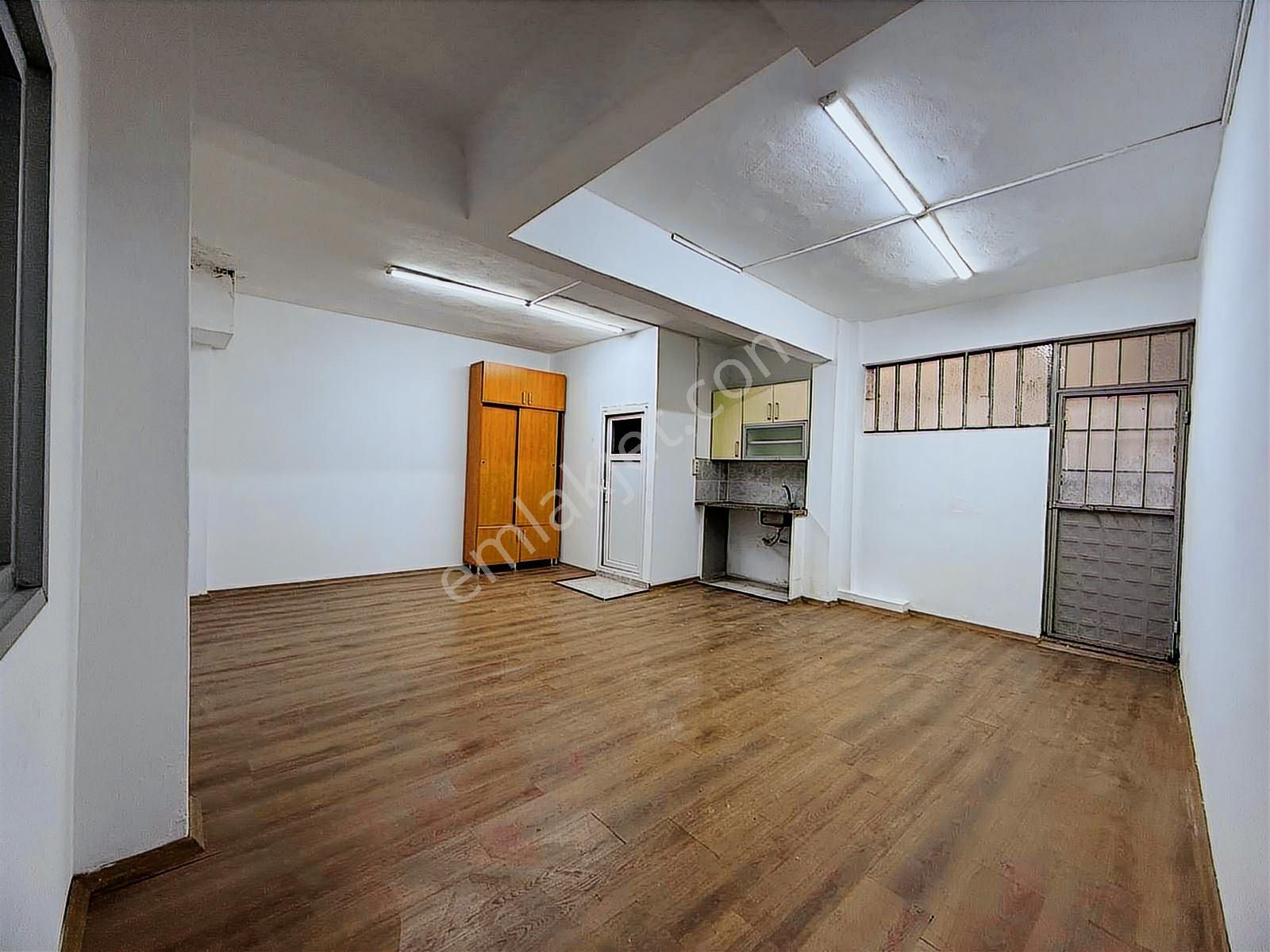 Sultangazi Esentepe Mahallesinde Kiralık Depolu Dükkan (200 M²) - Görsel 10