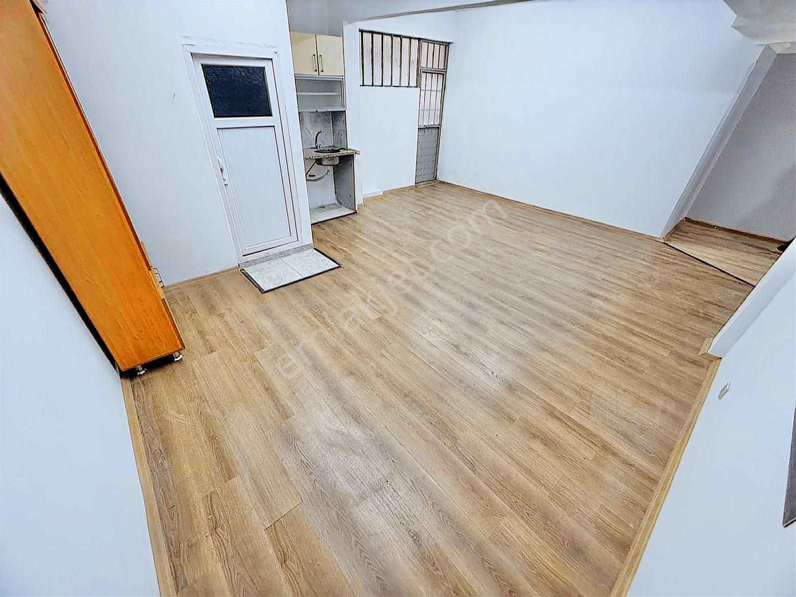 Sultangazi Esentepe Mahallesinde Kiralık Depolu Dükkan (200 M²) - Görsel 3
