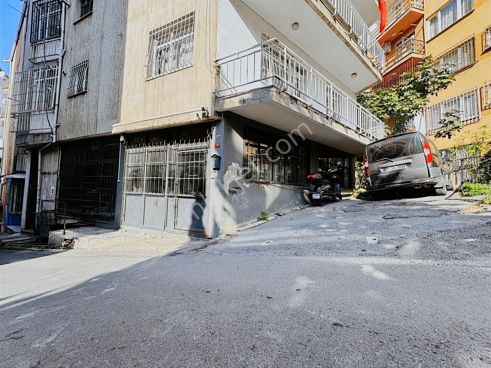 Mecidiyeköy Mahallesi'nde Çift Cephe İşlek 75 M² Kiralık Dükkan - Görsel 2