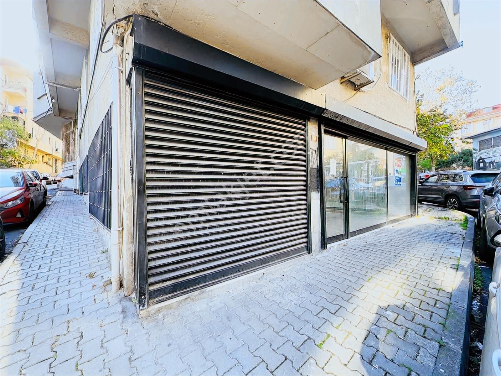 Gülbahar Mahallesi'nde 3 Cephe Depolu 215 M² Kiralık Dükkan