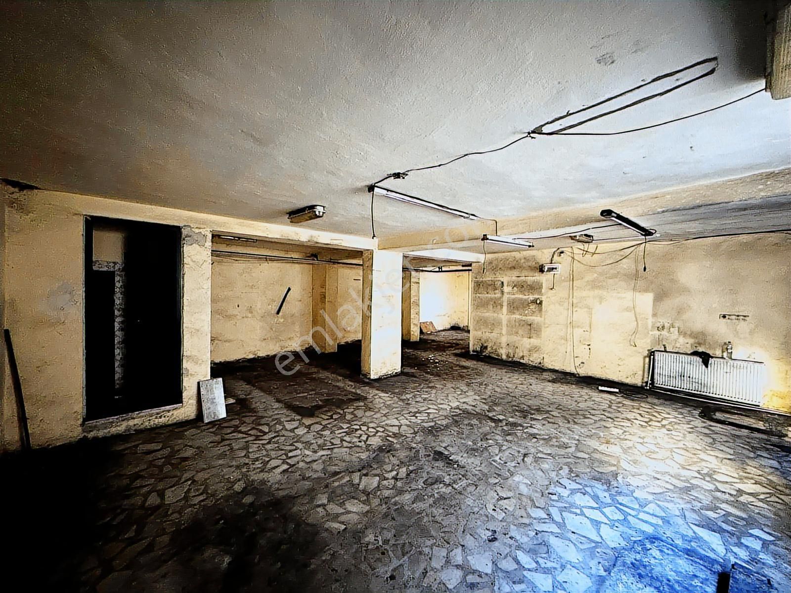 Gülbahar Mahallesi'nde 3 Cephe Depolu 215 M² Kiralık Dükkan - Görsel 26