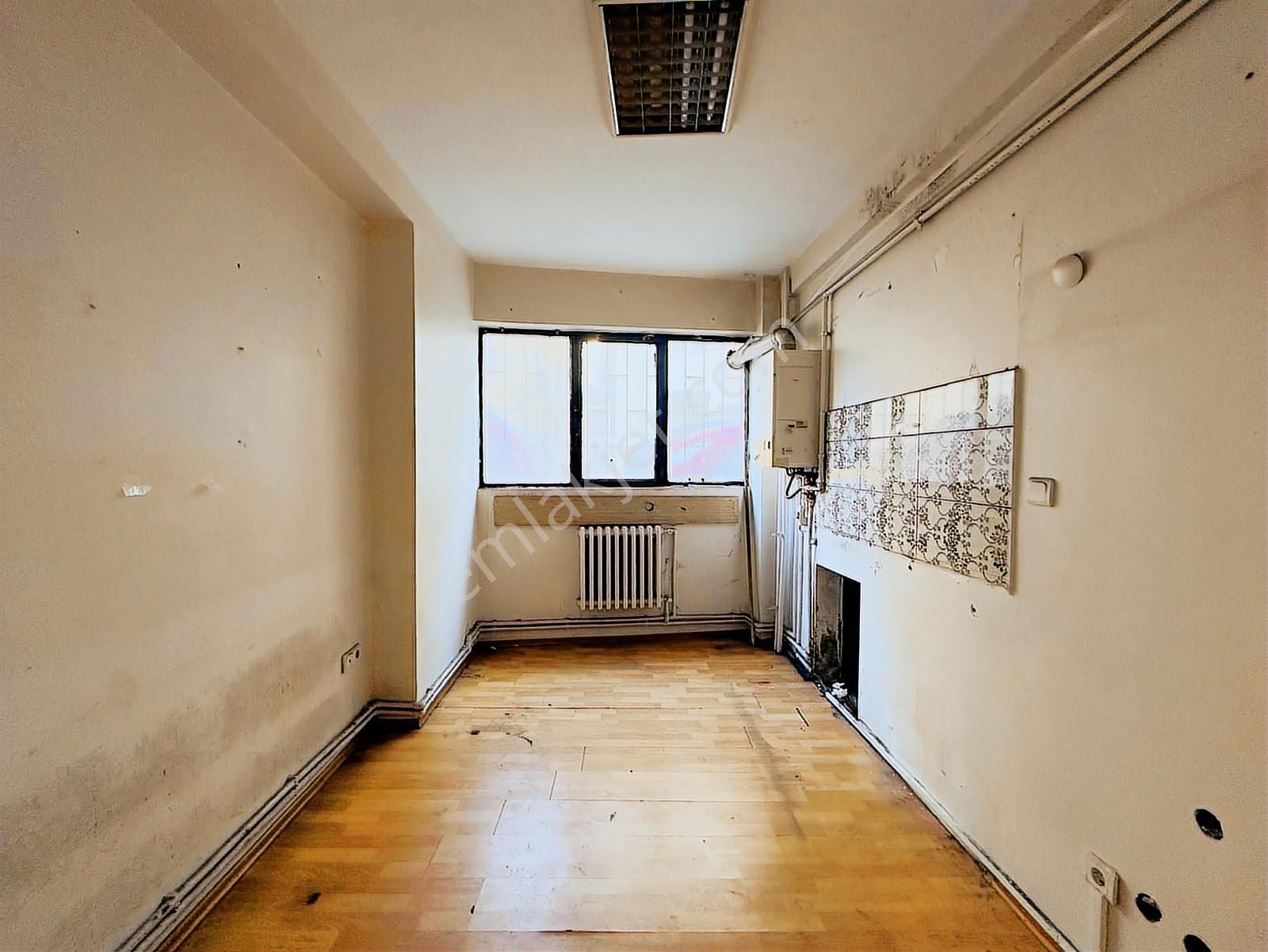 Gülbahar Mahallesi'nde 3 Cephe Depolu 215 M² Kiralık Dükkan - Görsel 15