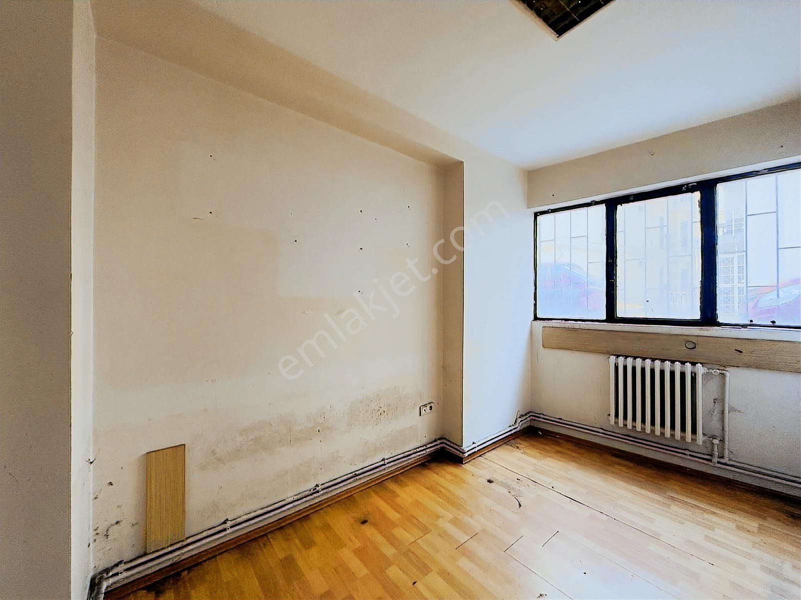 Gülbahar Mahallesi'nde 3 Cephe Depolu 215 M² Kiralık Dükkan - Görsel 12