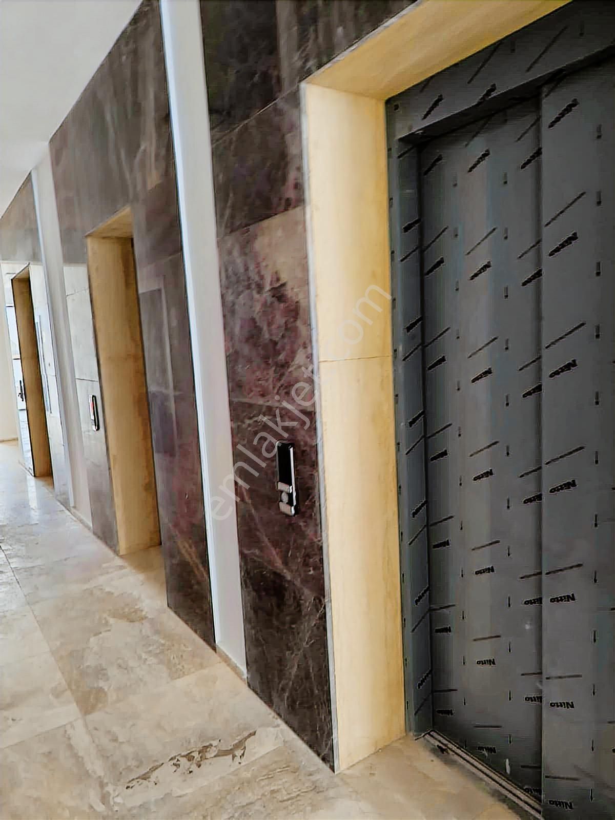 Çorlu 1+1 Kiralık 2. Kat Havuzlu Otoparklı - Görsel 22