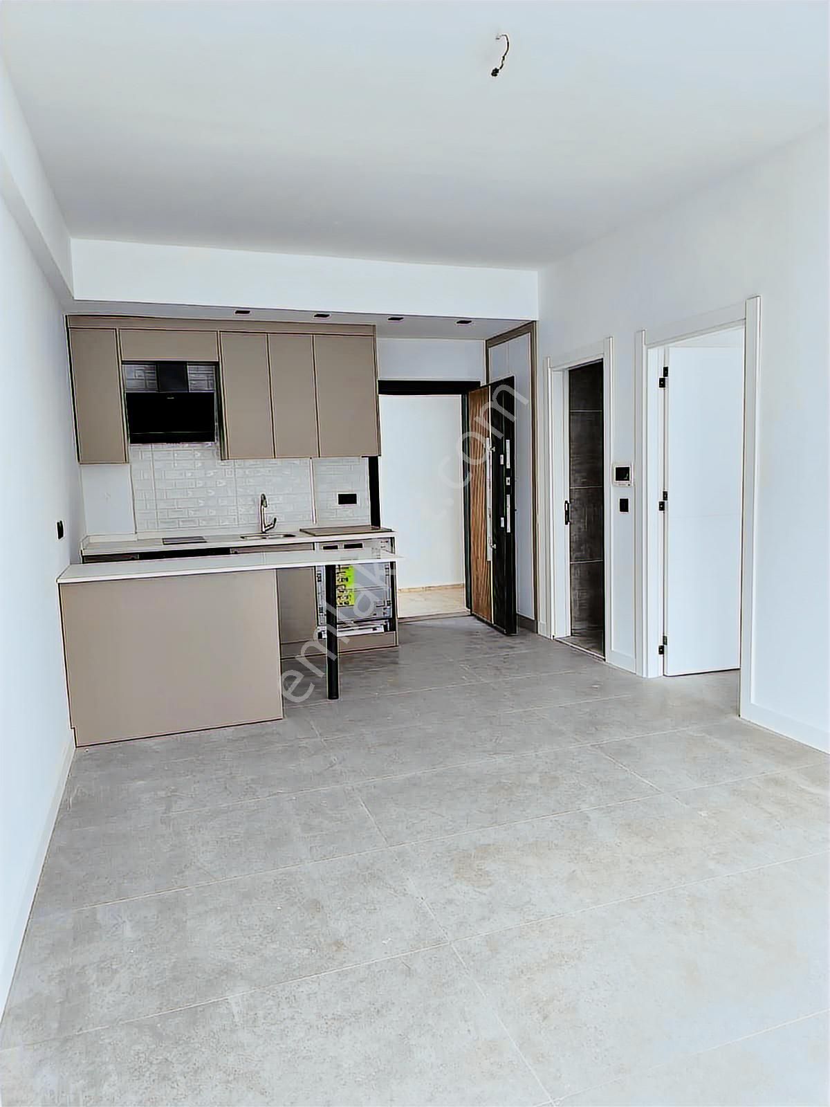 Çorlu 1+1 Kiralık 2. Kat Havuzlu Otoparklı - Görsel 17