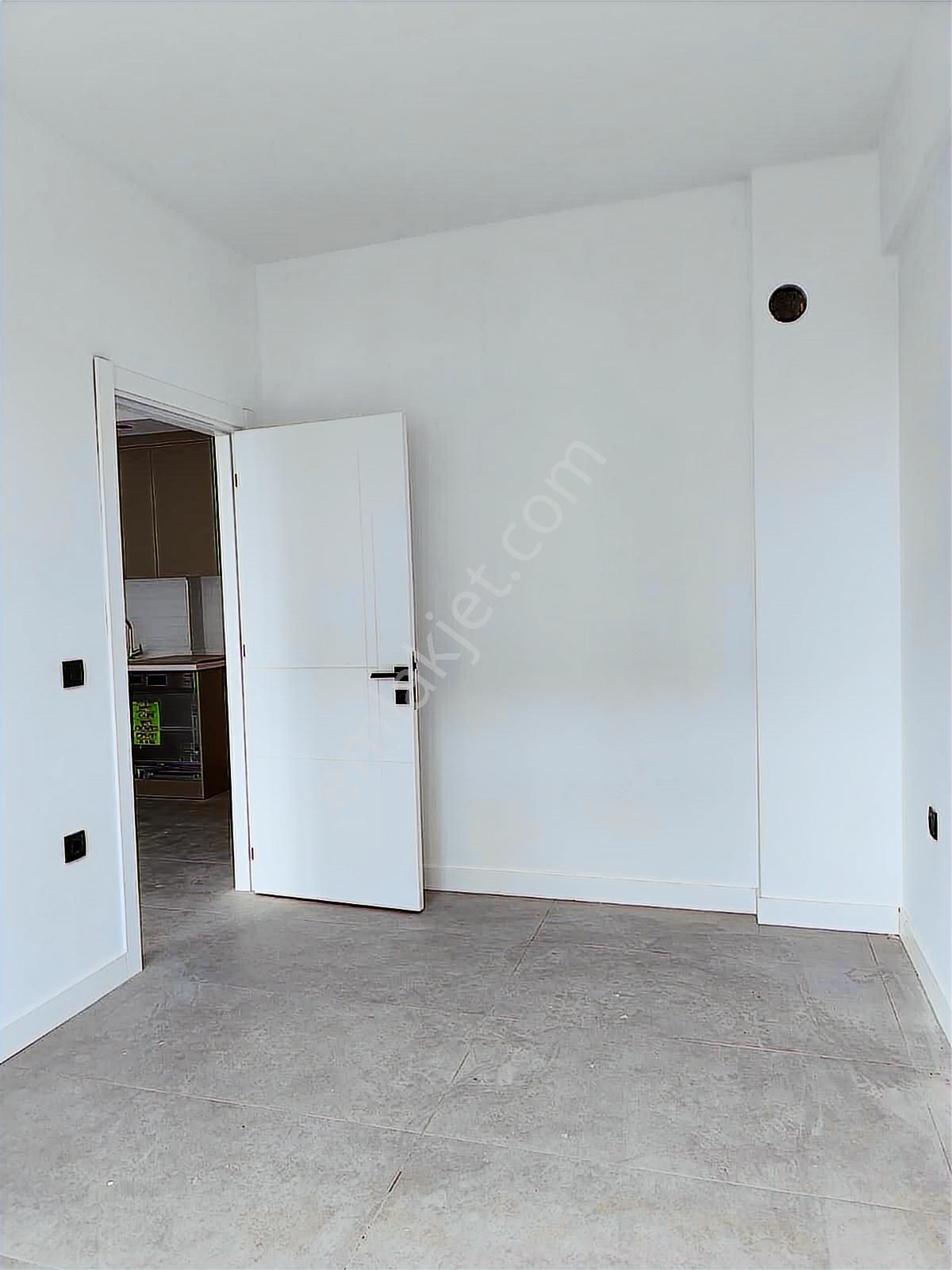 Çorlu 1+1 Kiralık 2. Kat Havuzlu Otoparklı - Görsel 11