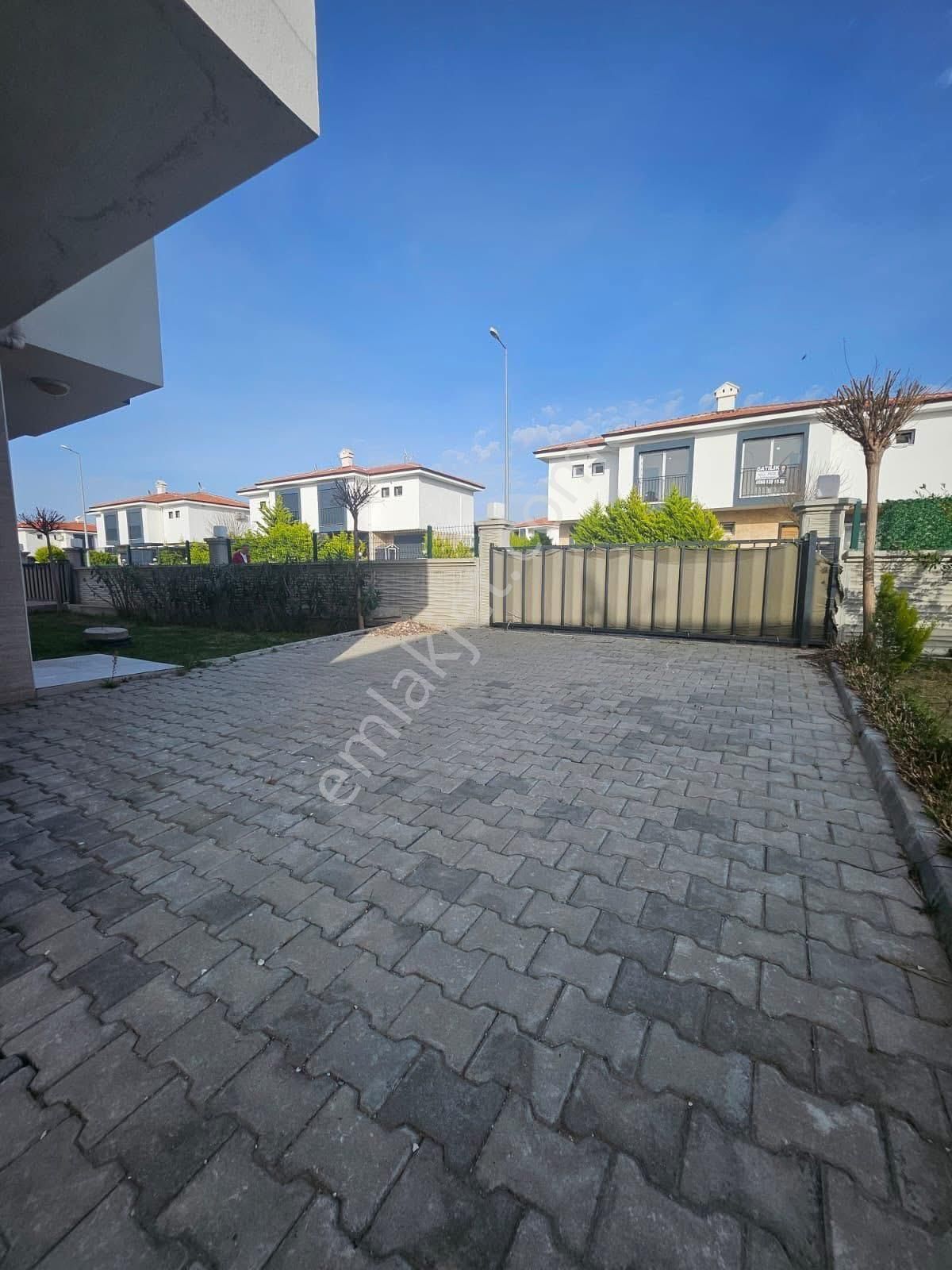 Kuşadası Davutlar Bölgesinde 3+1 Satılık Villa - Görsel 24