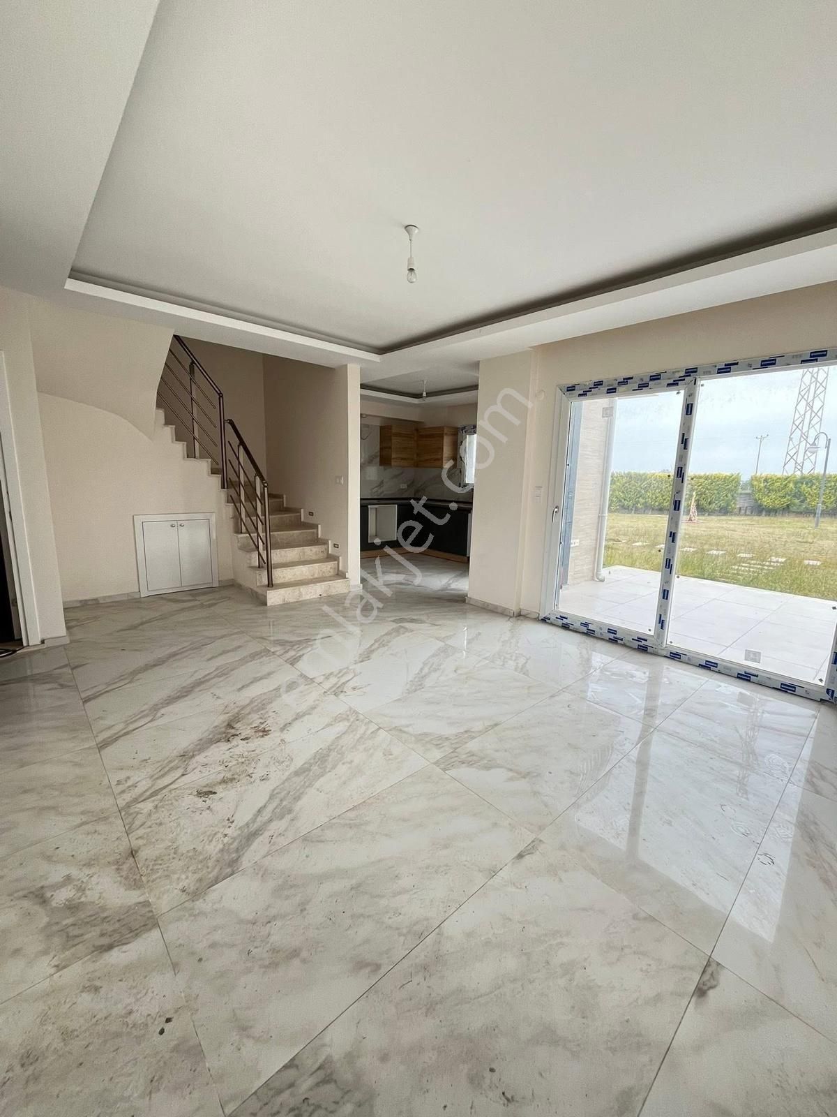 Kuşadası Davutlar Bölgesinde 3+1 Satılık Villa - Görsel 11