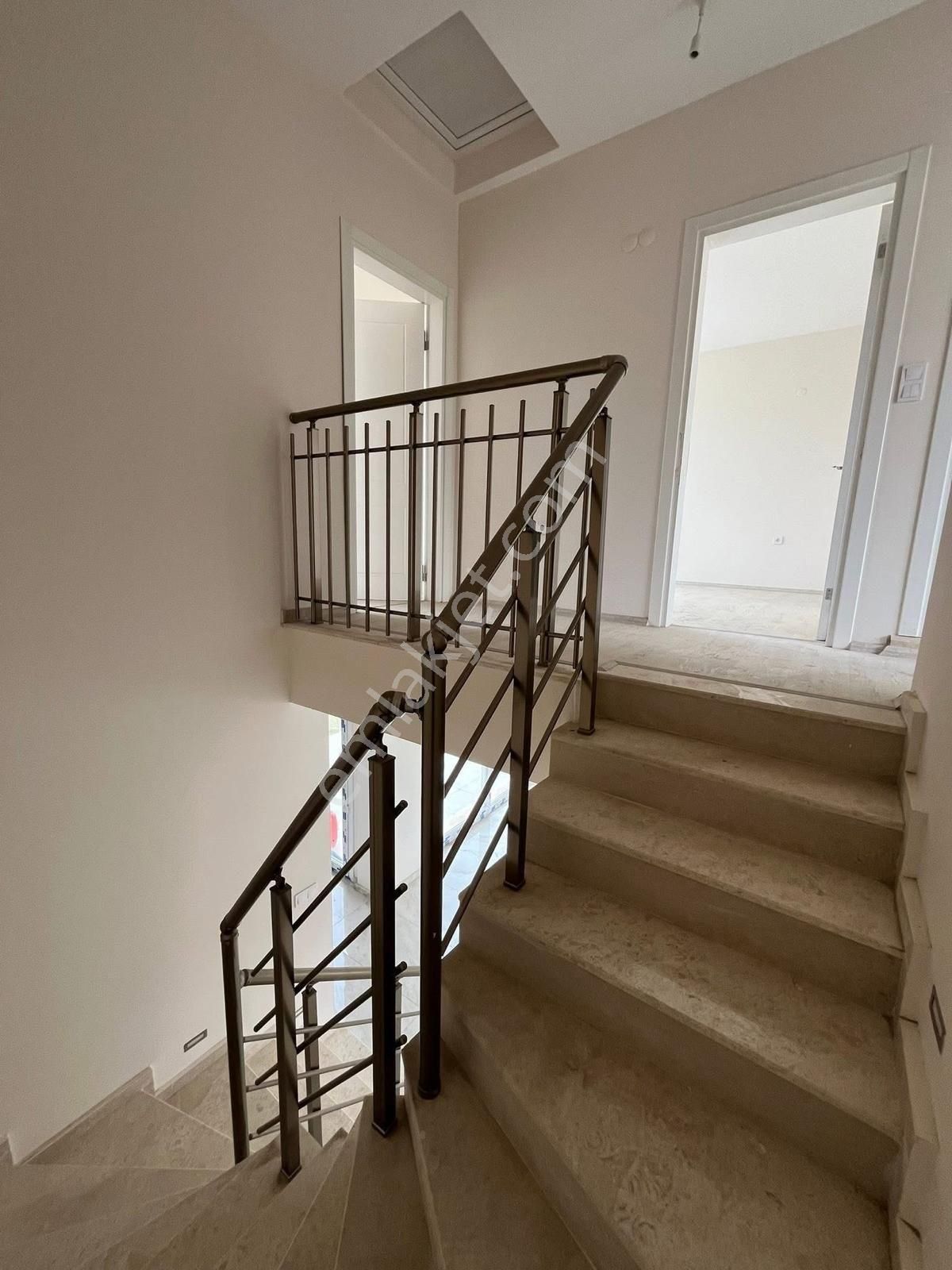 Kuşadası Davutlar Bölgesinde 3+1 Satılık Villa - Görsel 17