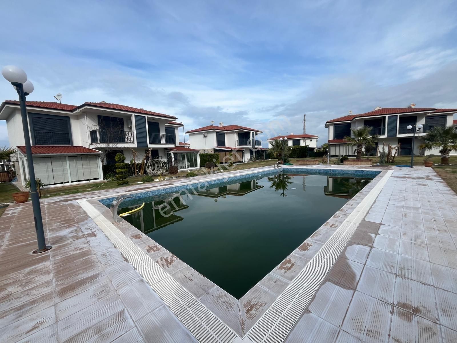 Kuşadası Davutlar Bölgesinde 3+1 Satılık Villa - Görsel 3