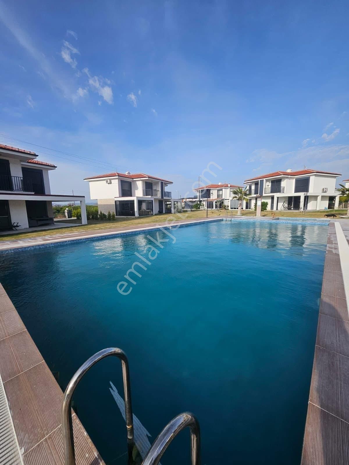 Kuşadası Davutlar Bölgesinde 3+1 Satılık Villa - Görsel 26