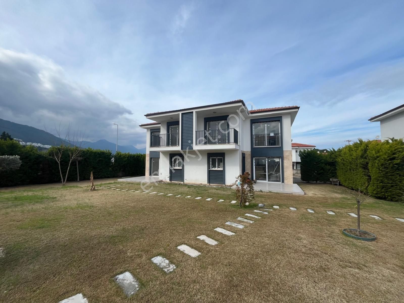 Kuşadası Davutlar Bölgesinde 3+1 Satılık Villa - Görsel 5