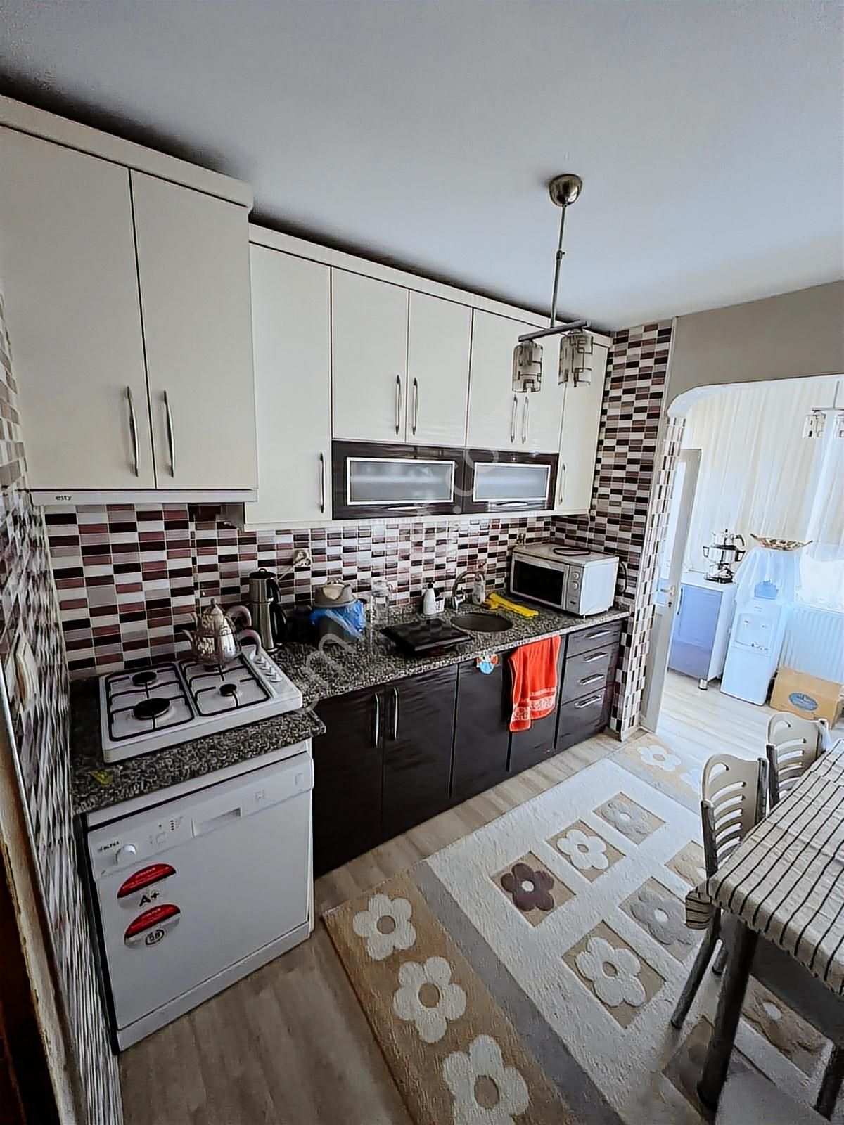 İzmir Bergama Fatih Mah. Fatih İlkokulu Civarında Satılık Daire