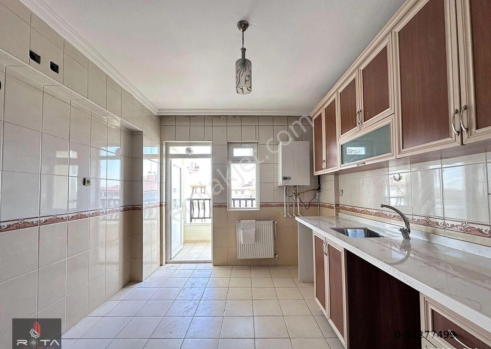 Rota'dan Seval Cd Üzeri Yüksek Kat 3+1 Geniş Daire Çift Balkonlu - Görsel 29