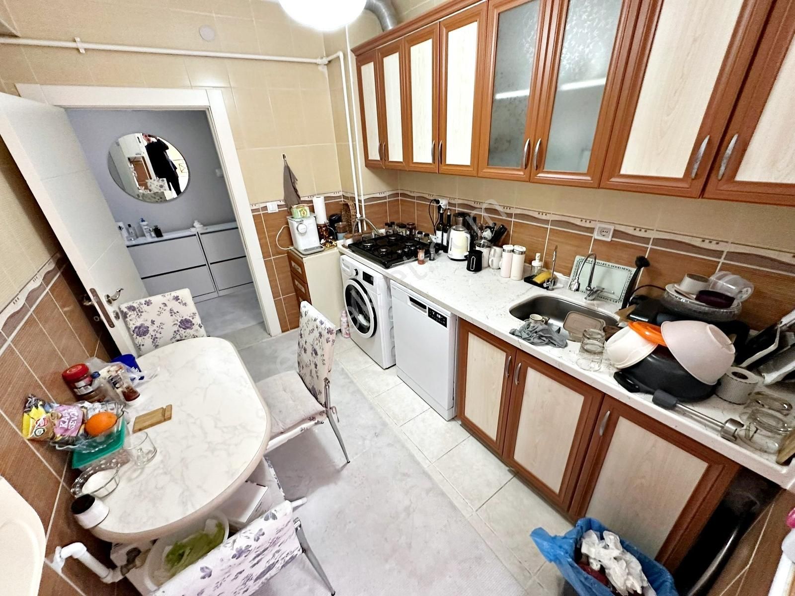 3+1 Kat Konumunda Ayvalı Kapalı Pazar Karşısı Krediye Uygun !!! - Görsel 4