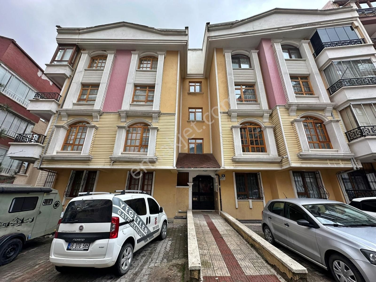 3+1 Kat Konumunda Ayvalı Kapalı Pazar Karşısı Krediye Uygun !!!