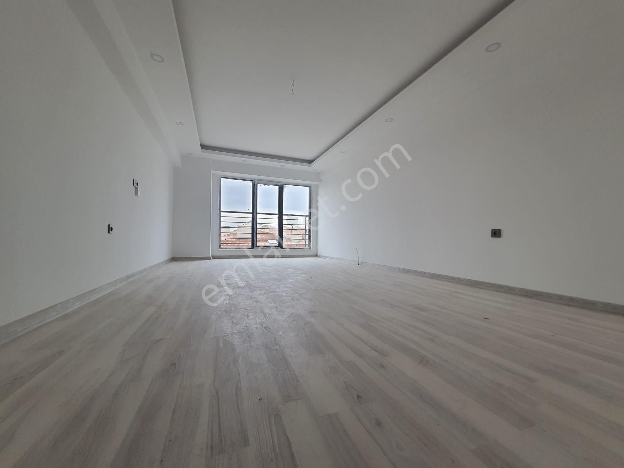 Kent'ten Mutlu Mahallesi Cadde Üzeri Sıfır 3+1 Fırsat Daire!!!