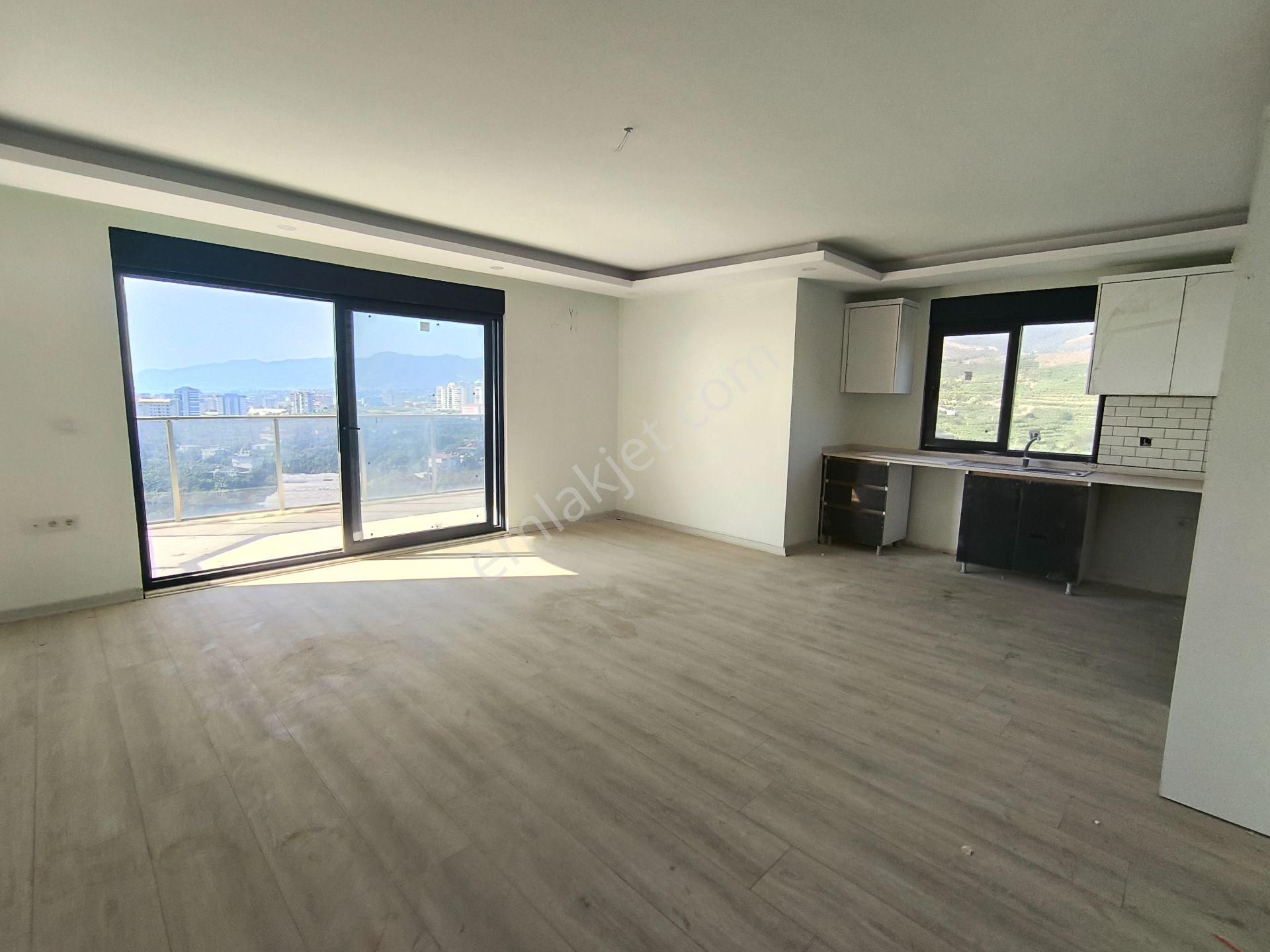 Mahmutlarda Site İçerisinde 2+1 Havuzlu Kapalı Otoparklı Kiralık Daire