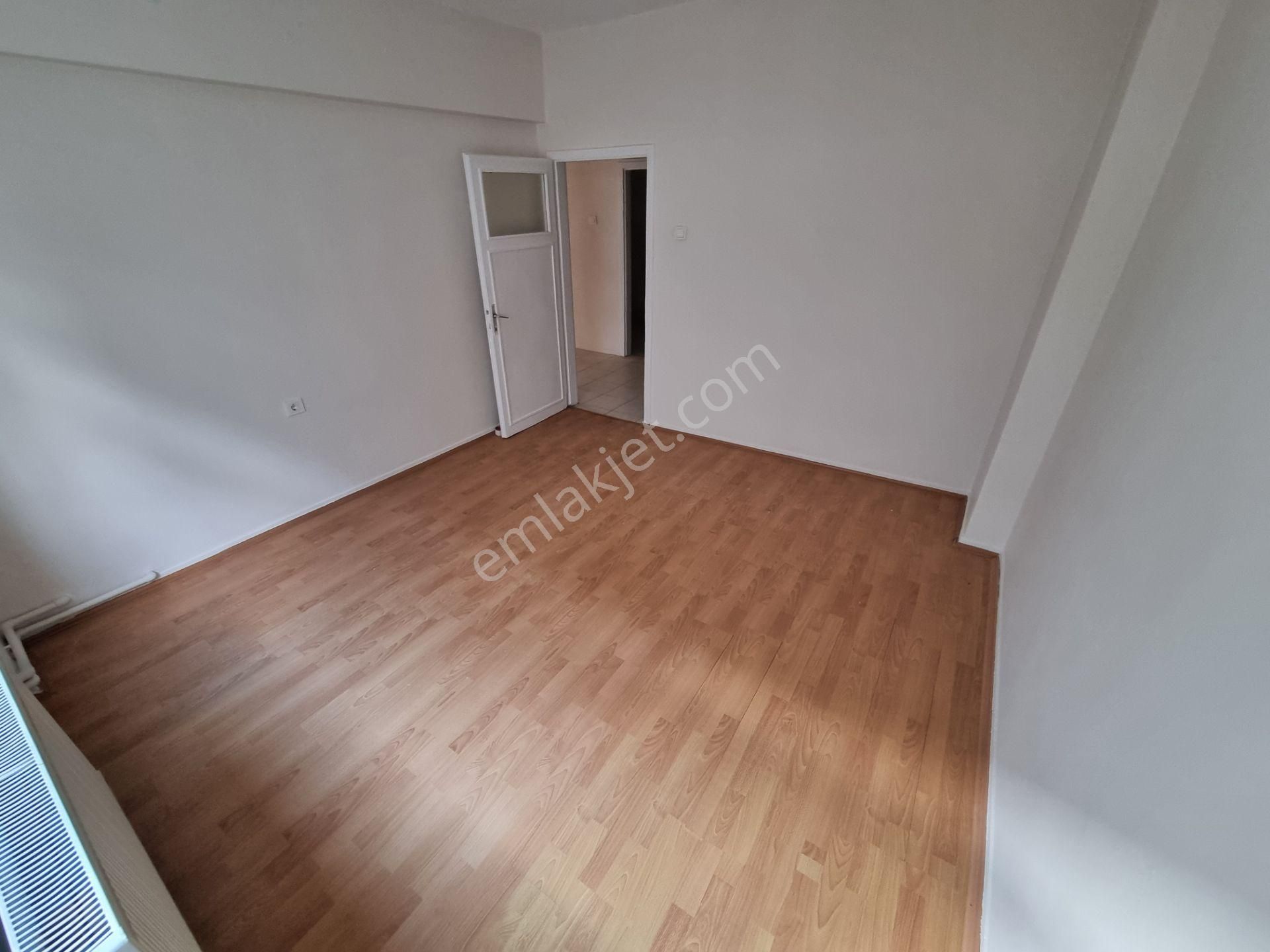 Kıvrımlı Caddesinde 3+1 Katta Güney Ön Cephe Kombili Yapılı - Görsel 20