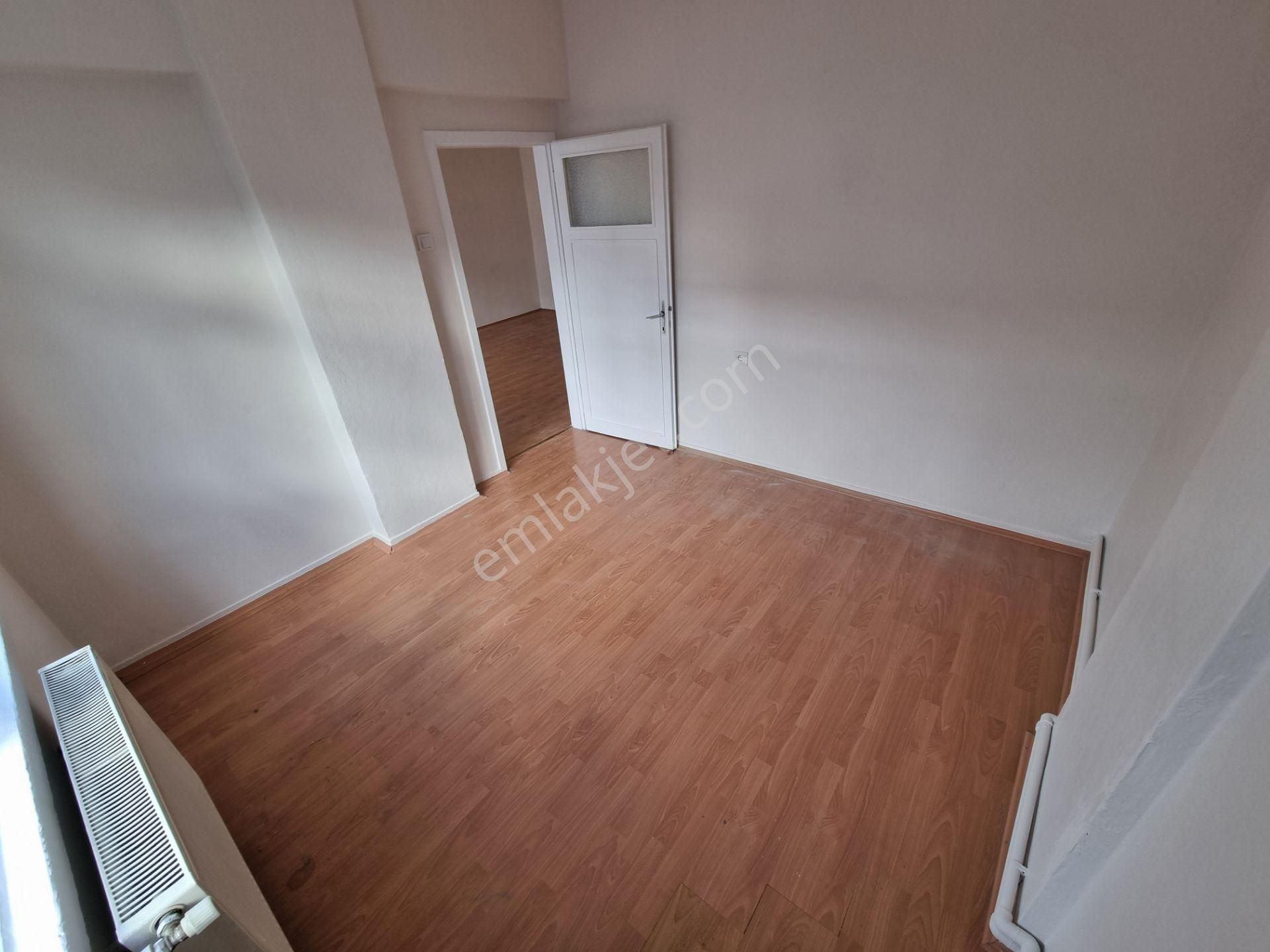 Kıvrımlı Caddesinde 3+1 Katta Güney Ön Cephe Kombili Yapılı - Görsel 9