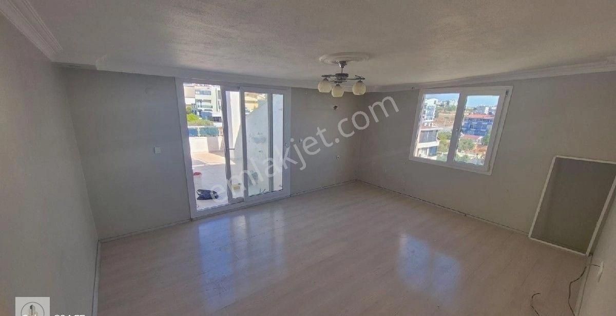 2+1 35 M2 Acık Mutfak 15 M2 10 M2 Adalı.