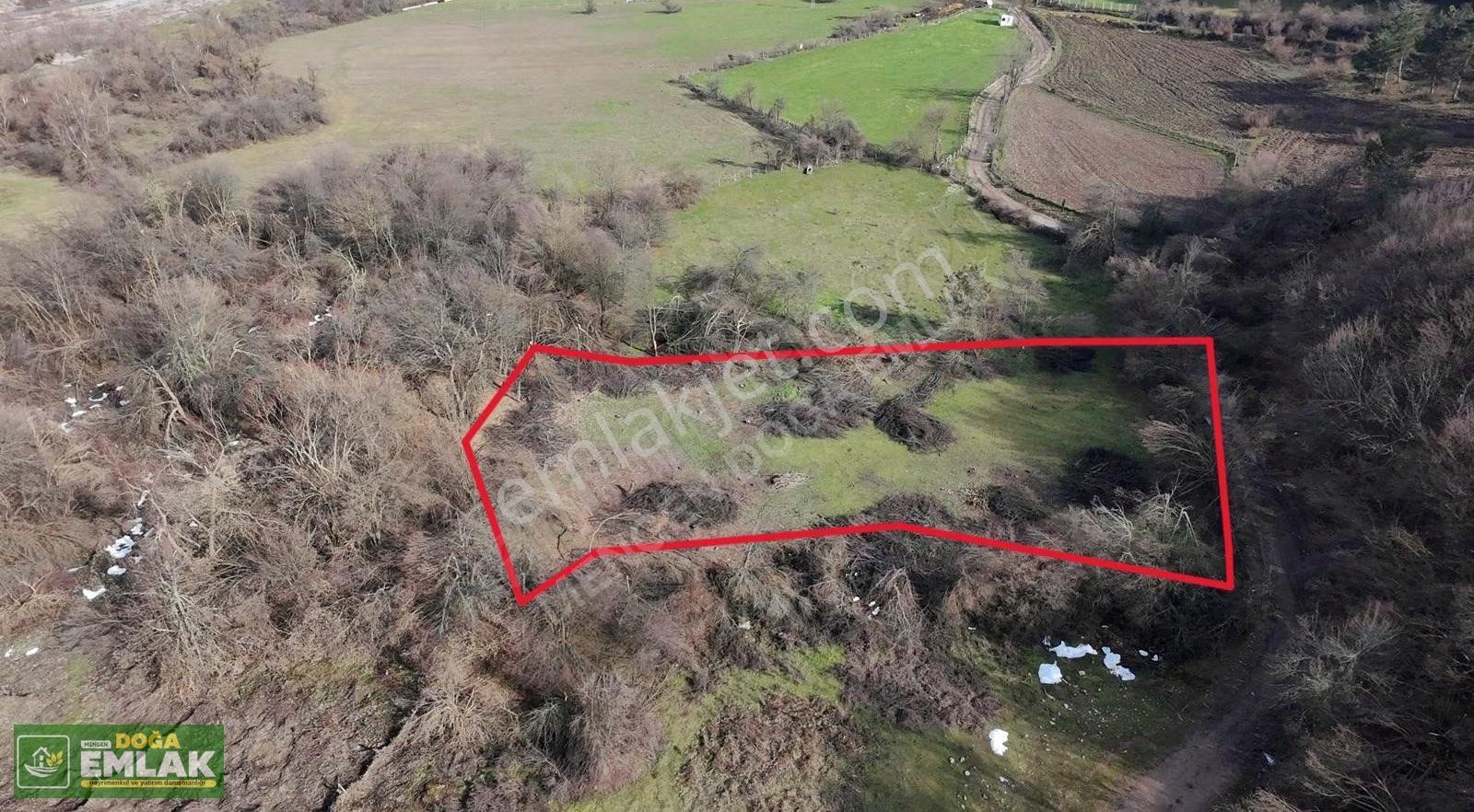 Mengen Babahızır Akbük'te Satılık 1.992 M² Yol Cepheli Tarla