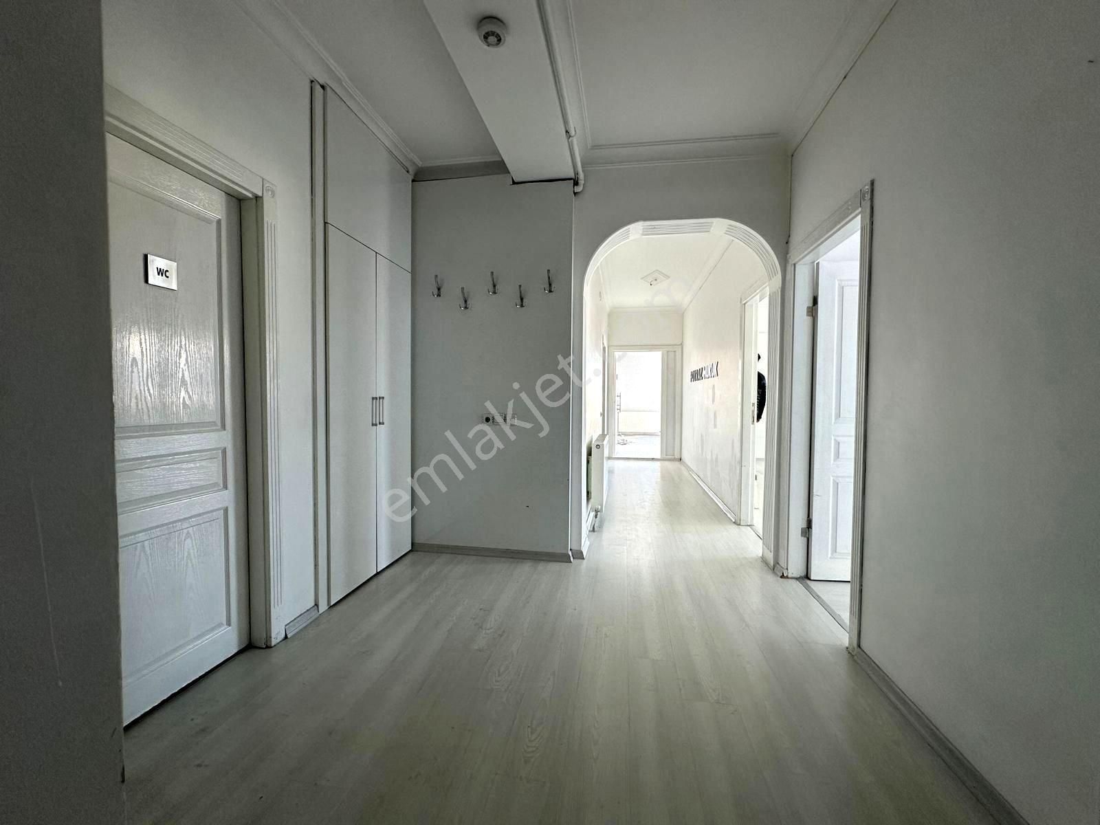 Emre Emlak'tan Selçukluda Site İçi 3+1 Arakat Masrafsız Satılık Daire - Görsel 17
